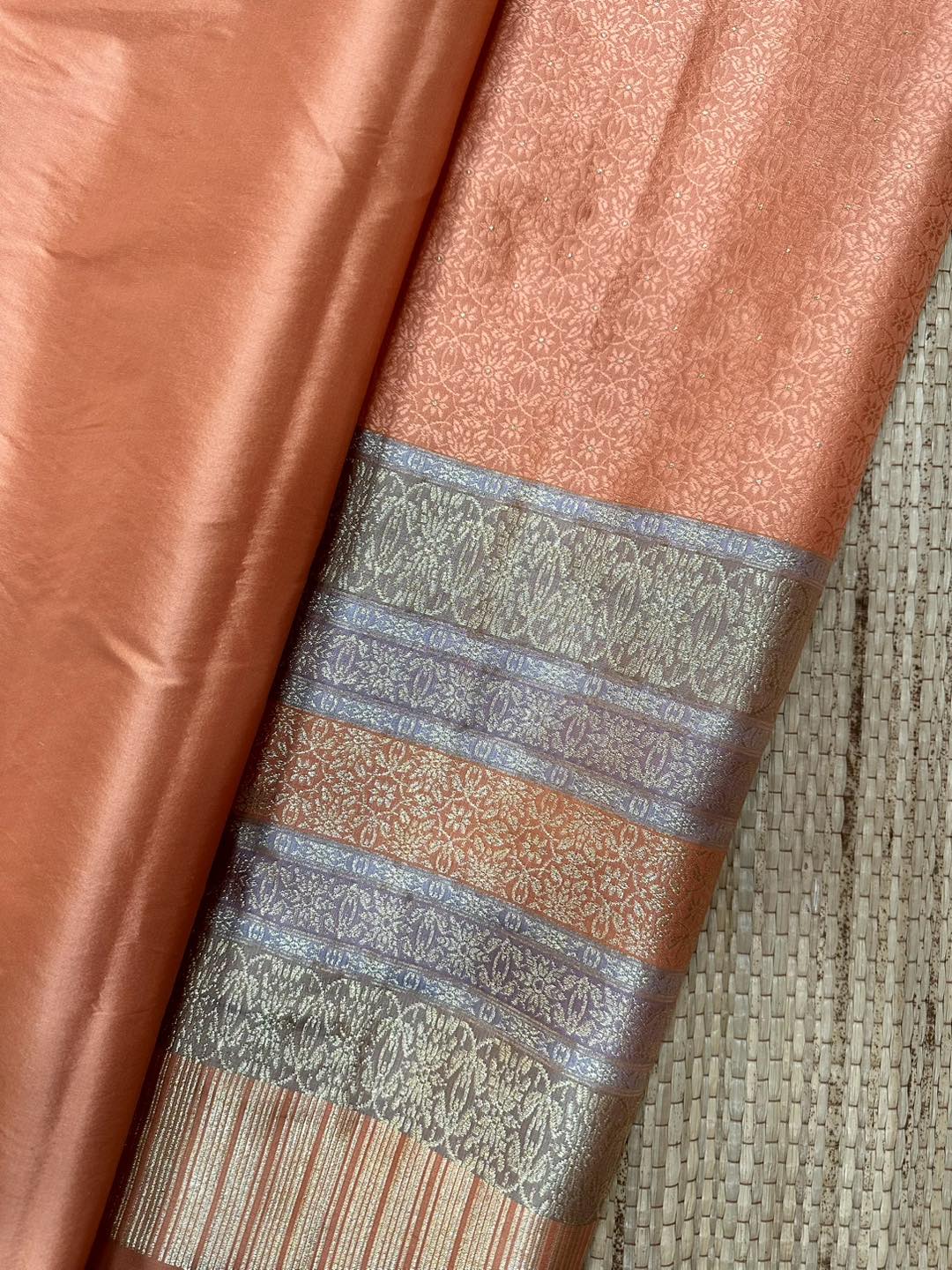 (ผ้าชุด)ไหมยกใหญ่ลำพูน (สีพื้น 2เมตร+ลาย 2.4เมตร) สีส้มโอลโรส รหัส N90-AA0119661