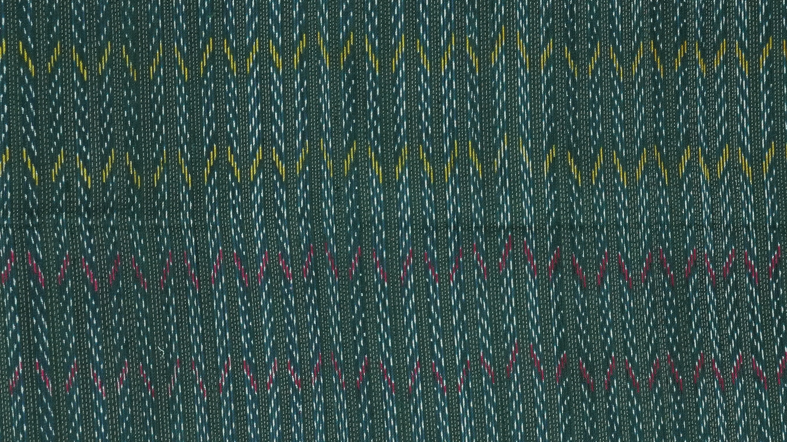 ซิ่น ผ้าไหมมัดหมี่ 3ตะกอ ไหมบ้าน ลายโฮล ขนาด1x2เมตร พื้นสีเขียว รหัส R1A-ME-66-0331683