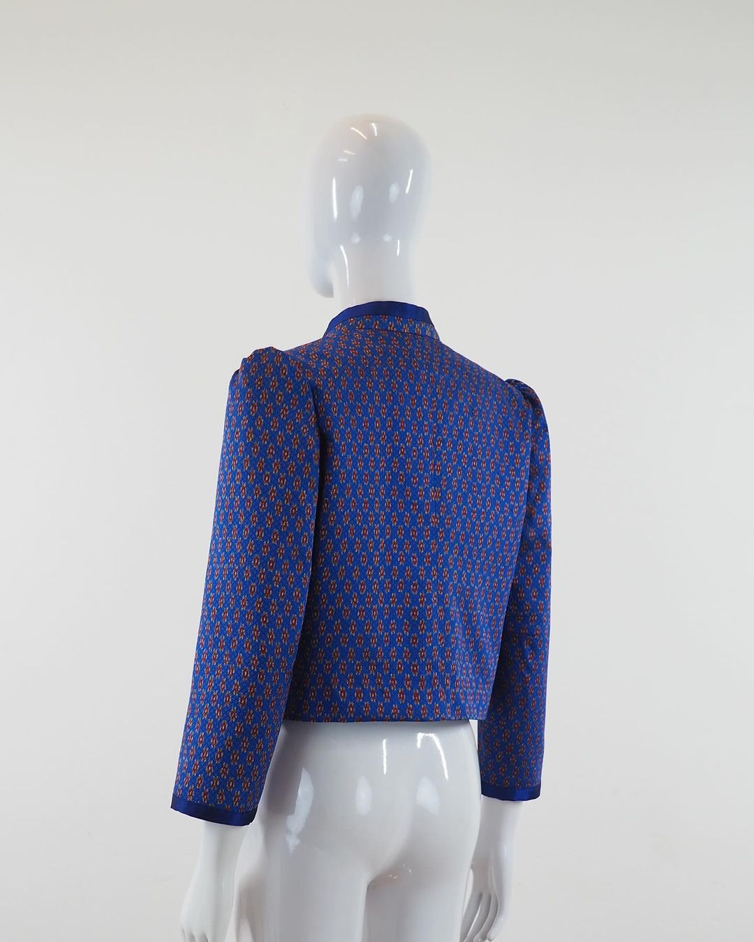 แบบตัด เสื้อผ้าไหม (ไม่รวมผ้า) ตามแบบ รหัส CUT-51-0324678