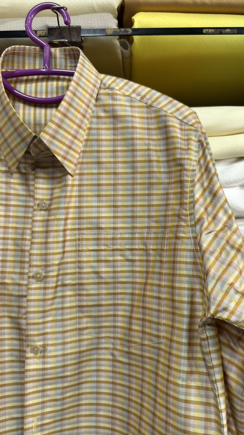 เสื้อเชิ้ตแขนยาว ผ้าไหมลายสก๊อต สีเหลืองอ่อน ไซส์L รหัส DN-AA-1117681