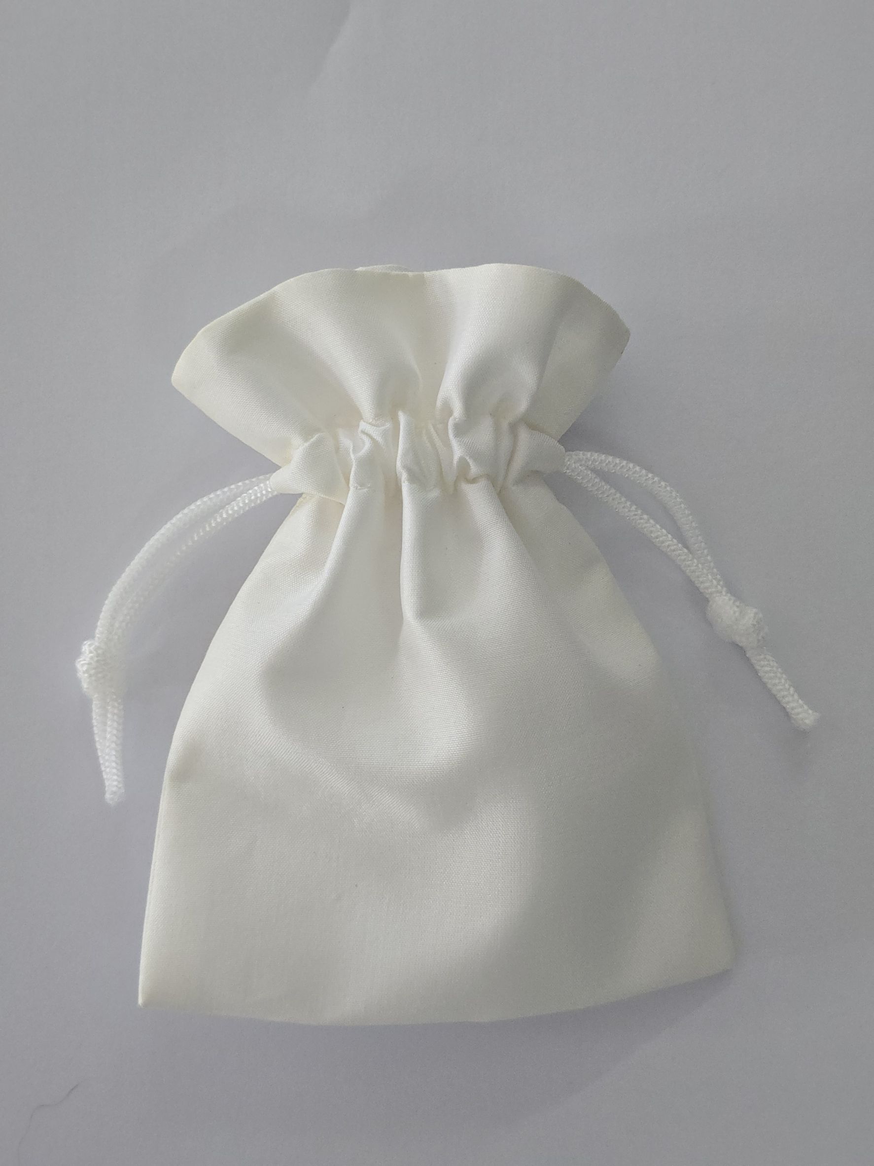 สั่งตัด ถุงหูรูด ผ้าไหมสีพื้น เนื้อเรียบ ขนาด 4x5นิ้ว เลือกตามรหัสสีผ้า รหัส CUT-NY0525661