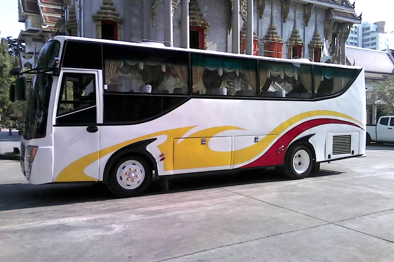 รถบัสโดยสารพร้อมส่งผู้เสียชีวิต