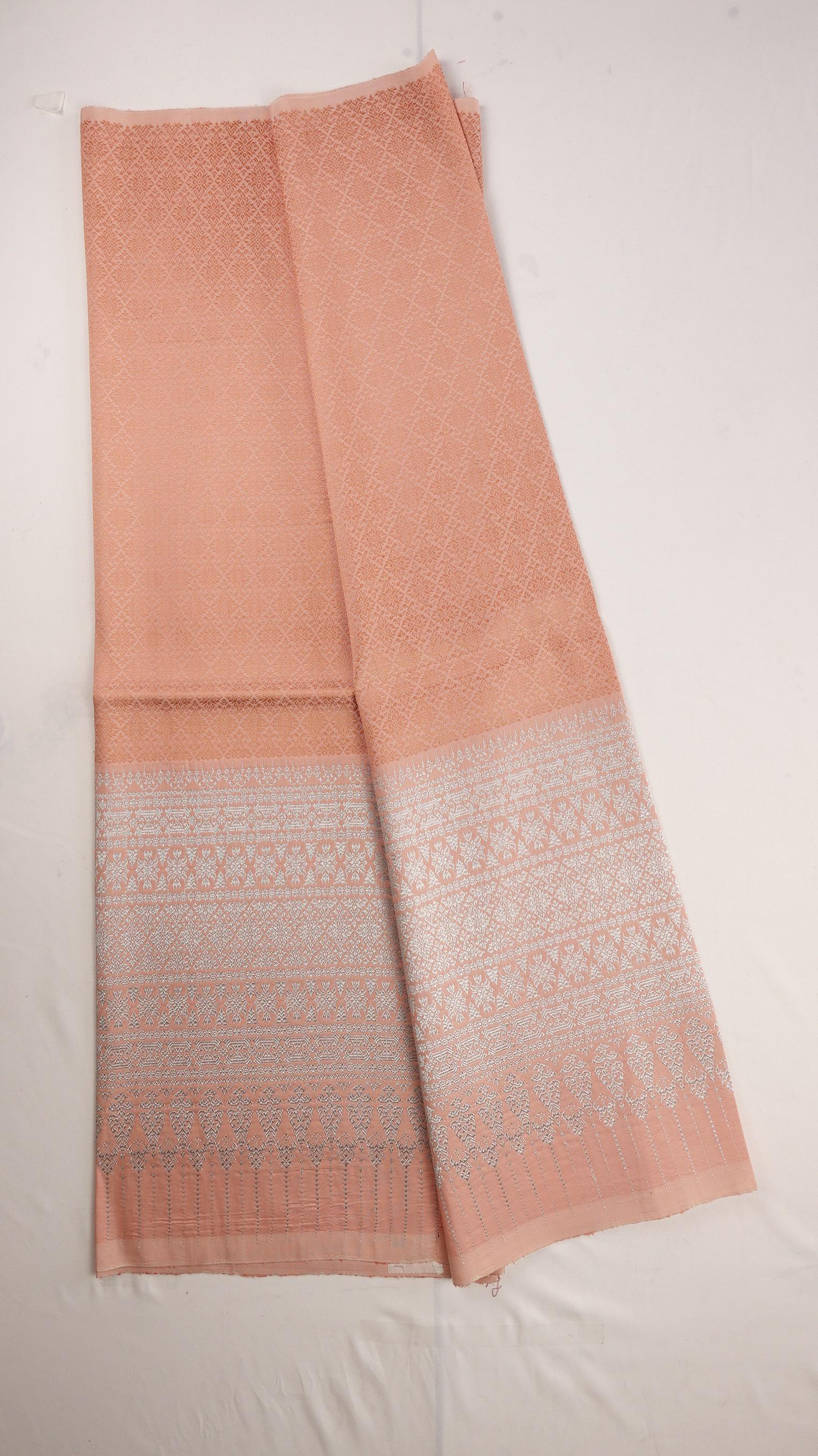 ซิ่น ผ้าไหมยกสุรินทร์ ไหมแท้ ไหมแท้ เกาะเชิงดิ้นเงิน (ไม่มีหน้านาง) ขนาด 1x2เมตร พื้นสีส้มอ่อน N11-NY-0901677