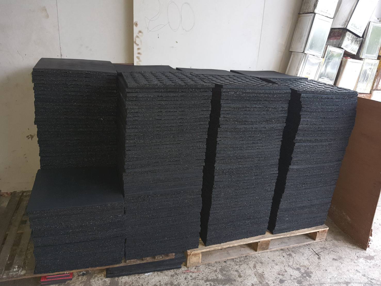 โรงงานผลิตแผ่นยางปูพื้นห้องฟิตเนส