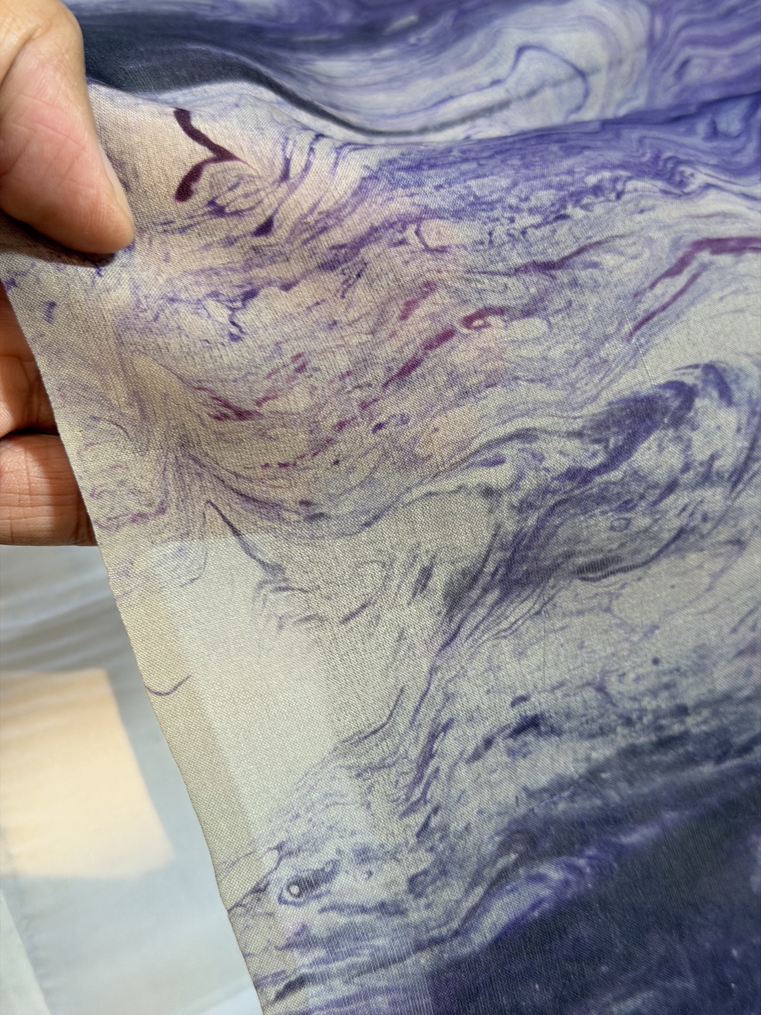 ผ้าไหมทอมือบาติก สีม่วงเทาขาว (ราคาต่อเมตร) รหัส A11-Kaya-1204684