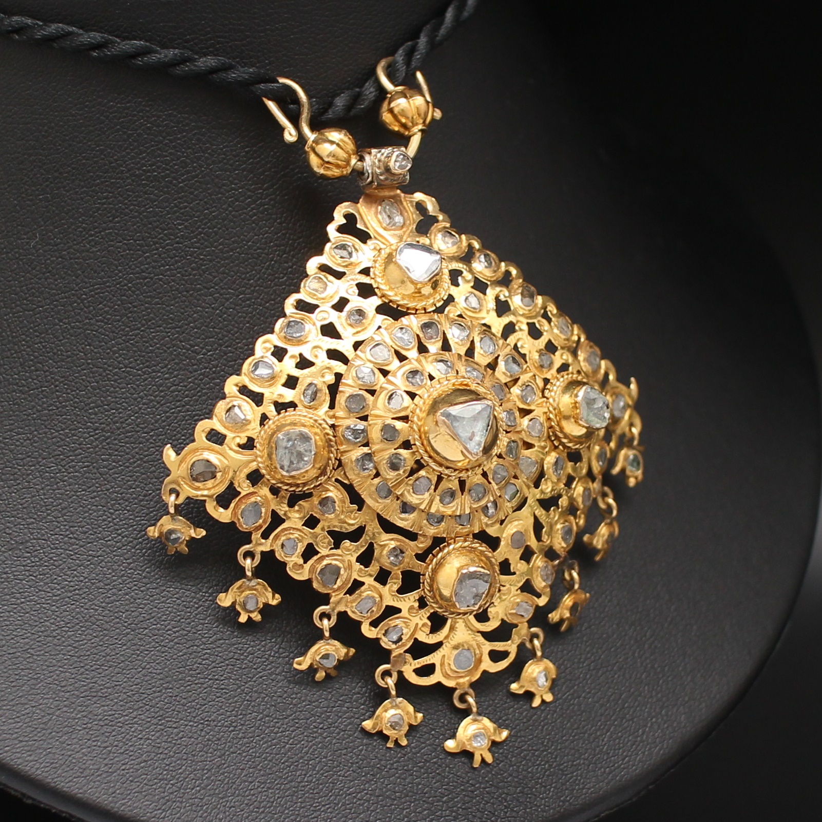 PD25099 จี้เพชรซีกฉลุลาย 5 ยอด ตุ้งติ้ง ทองแท้ 90% นน.รวม 30.9 กรัม