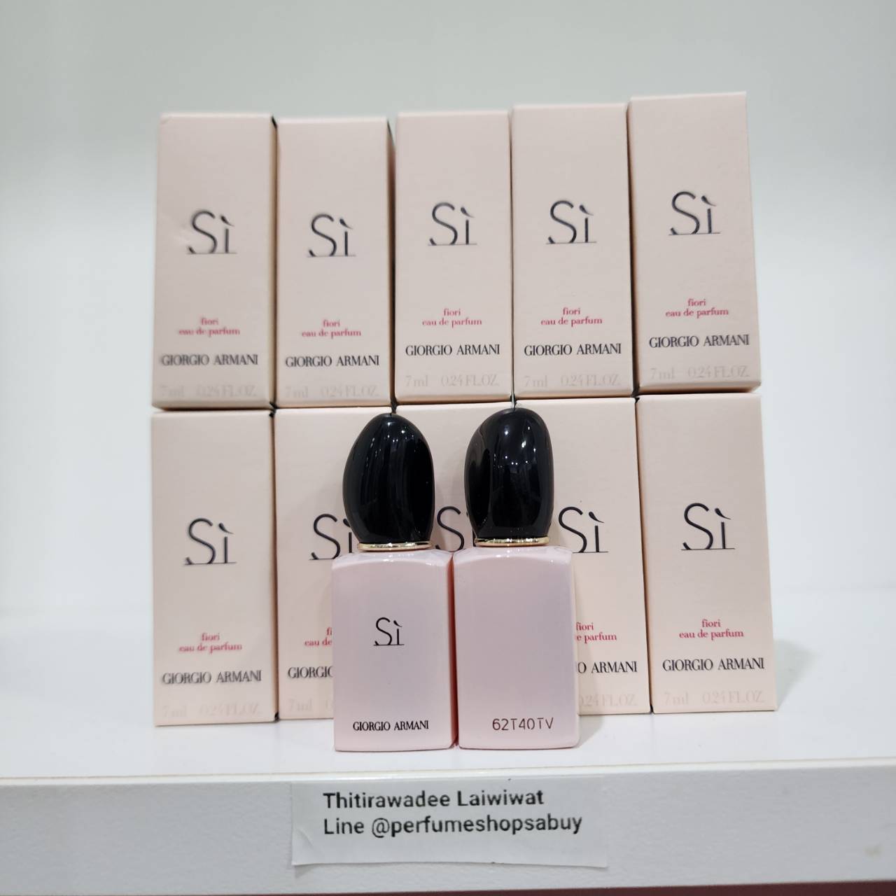 น้ำหอมจิ๋วมินิ Giorgio Armani Si Fiori EDP 7ml แบบแต้มมีกล่อง ( Mini Perfume น้ำหอมขนาดพกพา) น้ำหอมจิ๋วมินิ ขวดน่ารัก ตั้งโชว์ก็สวย พกพาก็สะดวก หัวแต้มตามจุดชีพจร