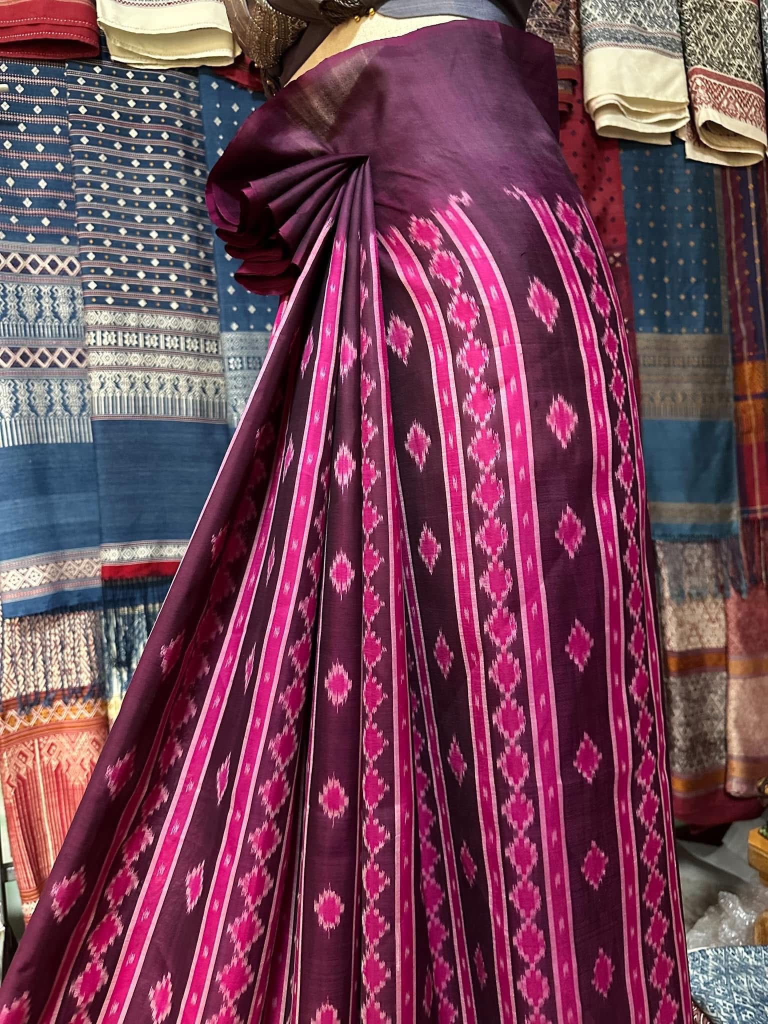 ซิ่น ไหมมัดหมี่ ผ้าปาโตล่า ขนาด 118x220ซม. พื้นสีม่วง รหัส N9-SIL-051768A12