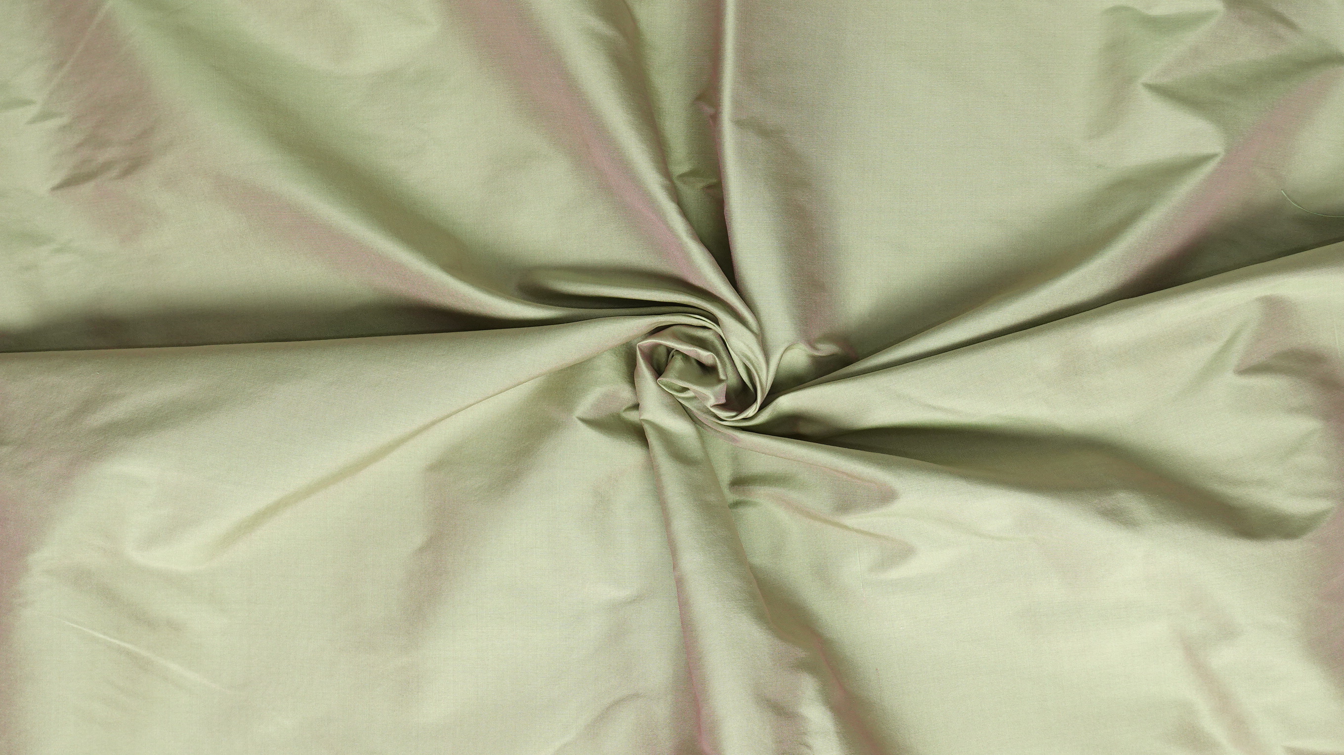 ผ้าไหมสีพื้น เนื้อเรียบ ไหมแท้ 2เส้น สีเขียวเทาเหลือบชมพู (ราคาต่อหลา) รหัส C-NY-SKU-36568