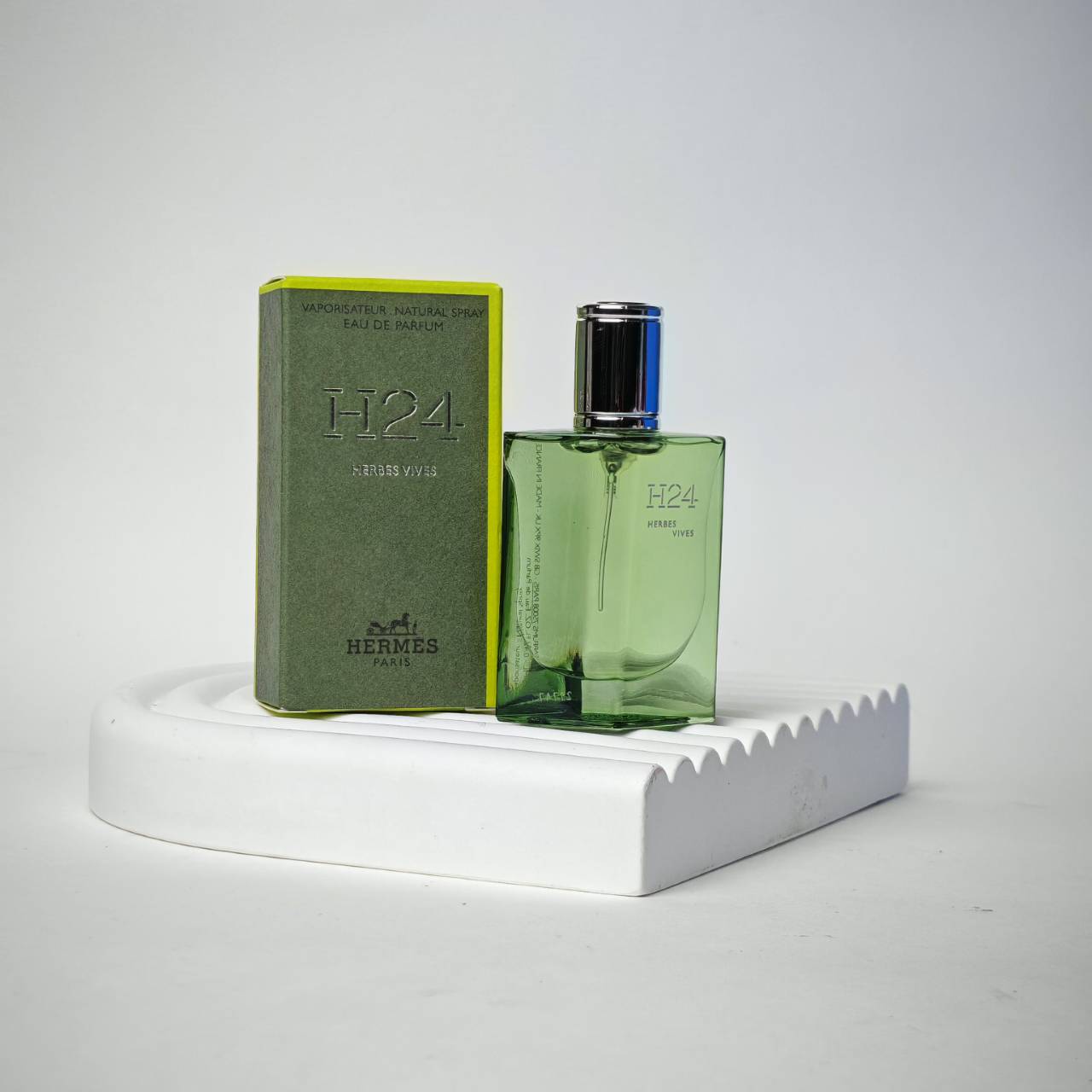 น้ำหอมจิ๋วมินิ Hermes H24 Herbes Vives 12.5ml ป้ายไทย แบบสเปรย์ ( Mini Perfume น้ำหอมขนาดพกพา) น้ำหอมจิ๋วมินิแบบทดลองแบบสเปรย์ พกพาก็สะดวกใช้ฉีดตามจุดชีพจร
