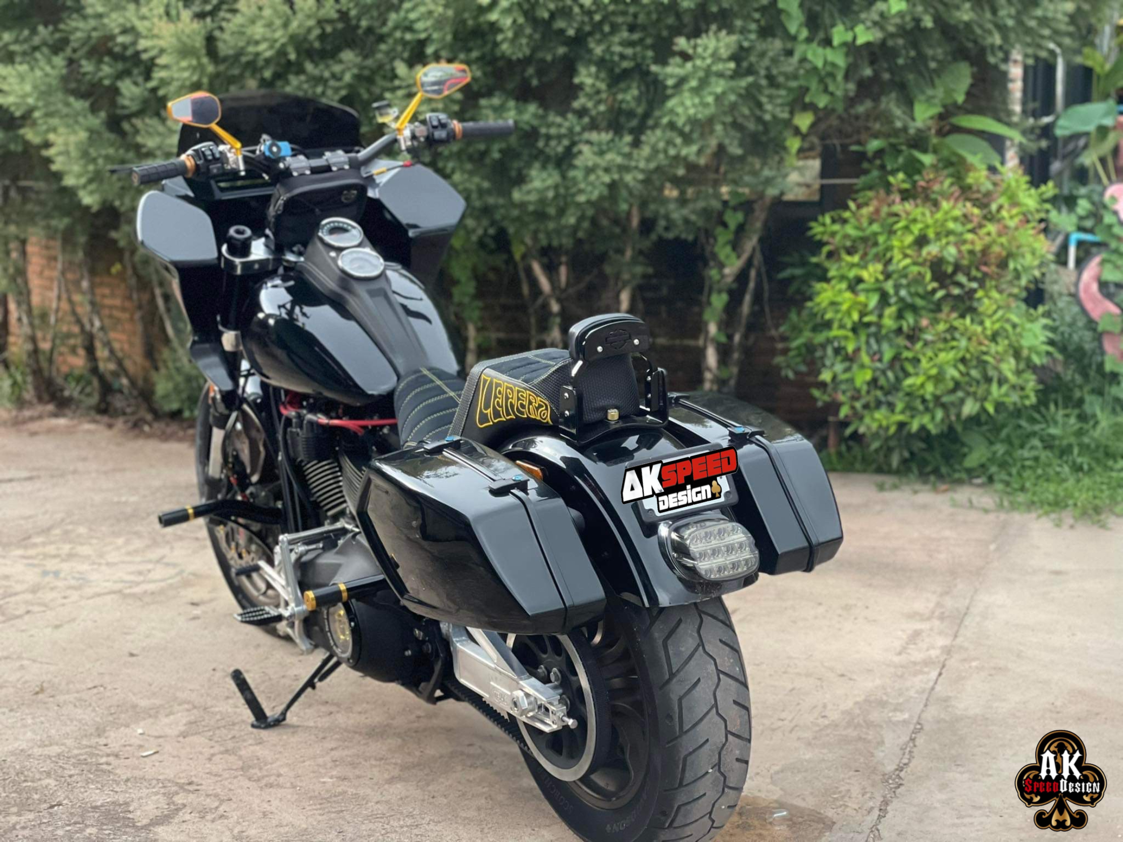 saddle bags softail carbon