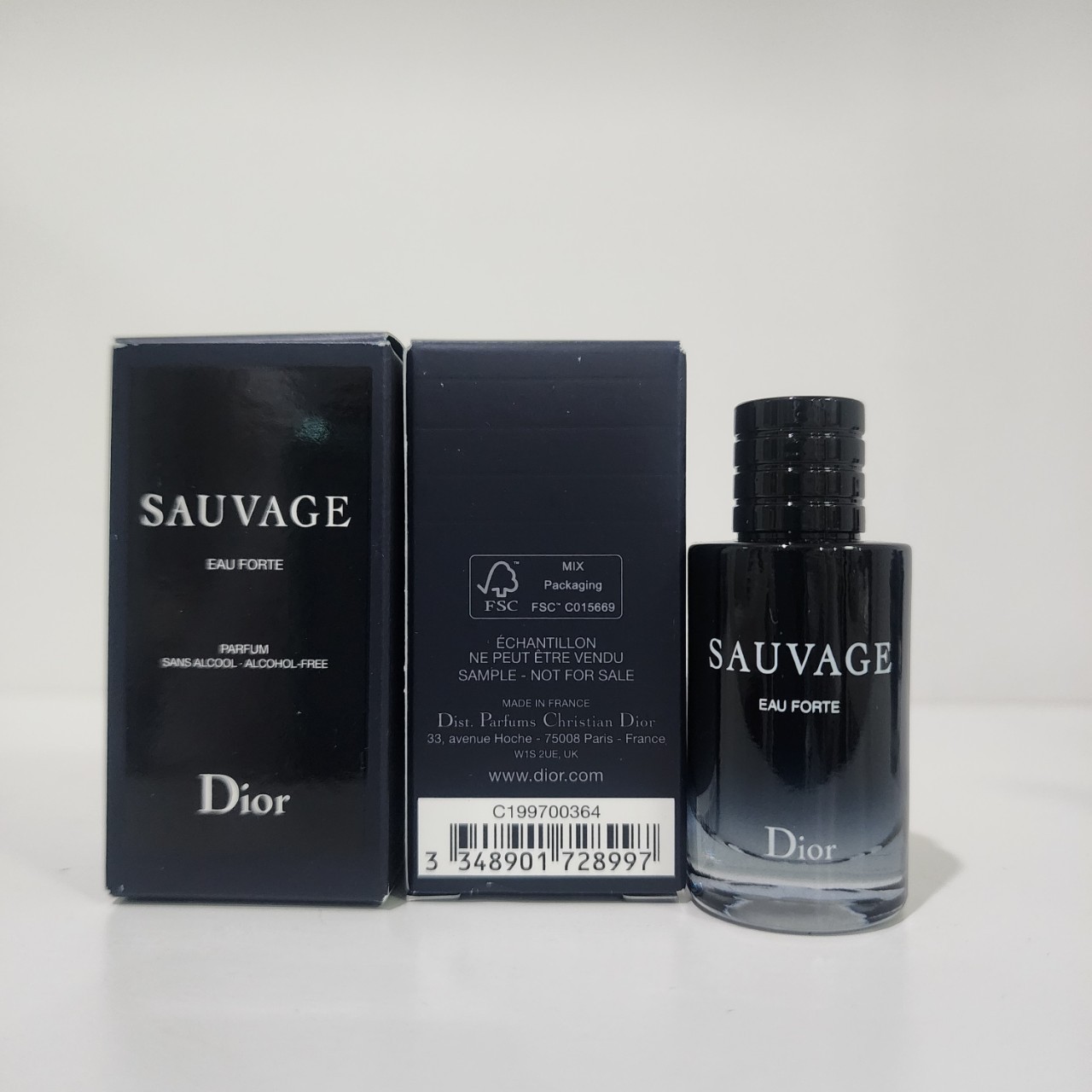 น้ำหอมจิ๋วมินิ Dior Sauvage Eau Forte Parfum 10ml แบบแต้มมีกล่อง ( Mini Perfume น้ำหอมขนาดพกพา) น้ำหอมจิ๋วมินิ ขวดน่ารัก ตั้งโชว์ก็สวย พกพาก็สะดวก หัวแต้มตามจุดชีพจร
