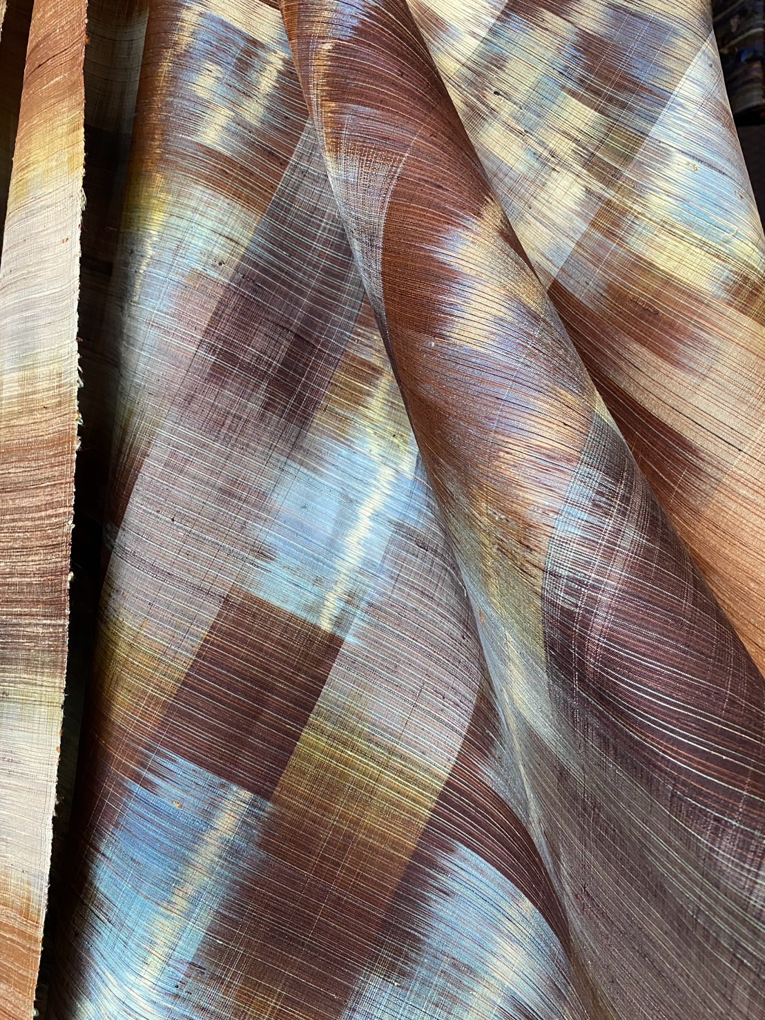 ผ้าไหมลายพิเศษ มัดหมี่เนื้อหนา ไหมแท้ สีน้ำตาลสลับฟ้า เลือกตามขนาด รหัส MMFZ-116-100868171