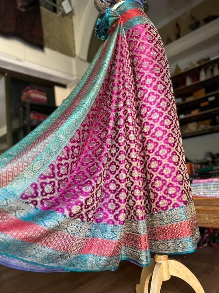 ซิ่น ผ้าปาโตล่า เส้นยืนไหมแท้ ขนาด 140x480ซม. พื้นสีชมพู รหัส N9-SIL-GK9