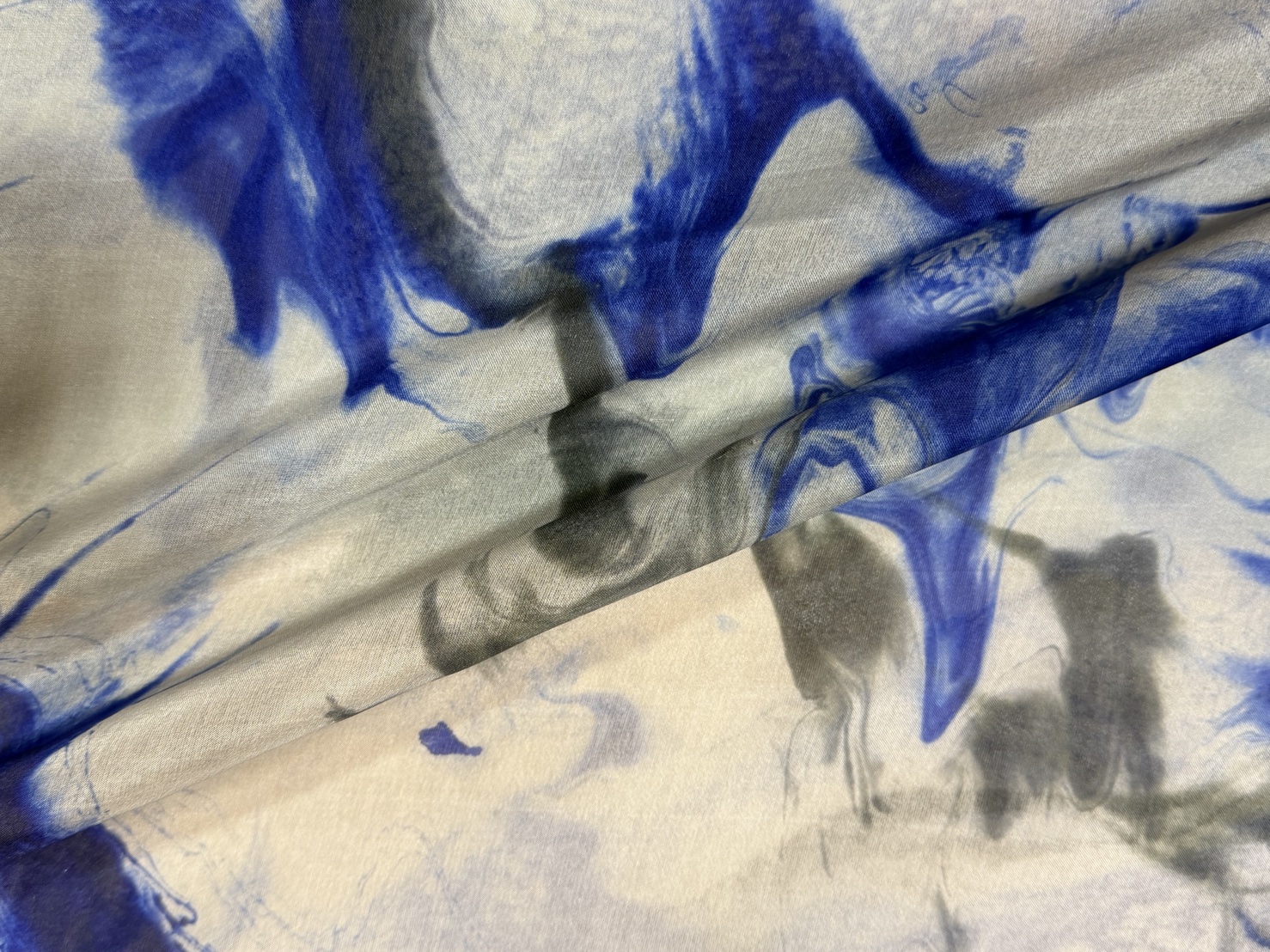 ผ้าไหมทอมือบาติก สีขาวสีฟ้า (ราคาต่อเมตร) รหัส A11-Kaya-1204685