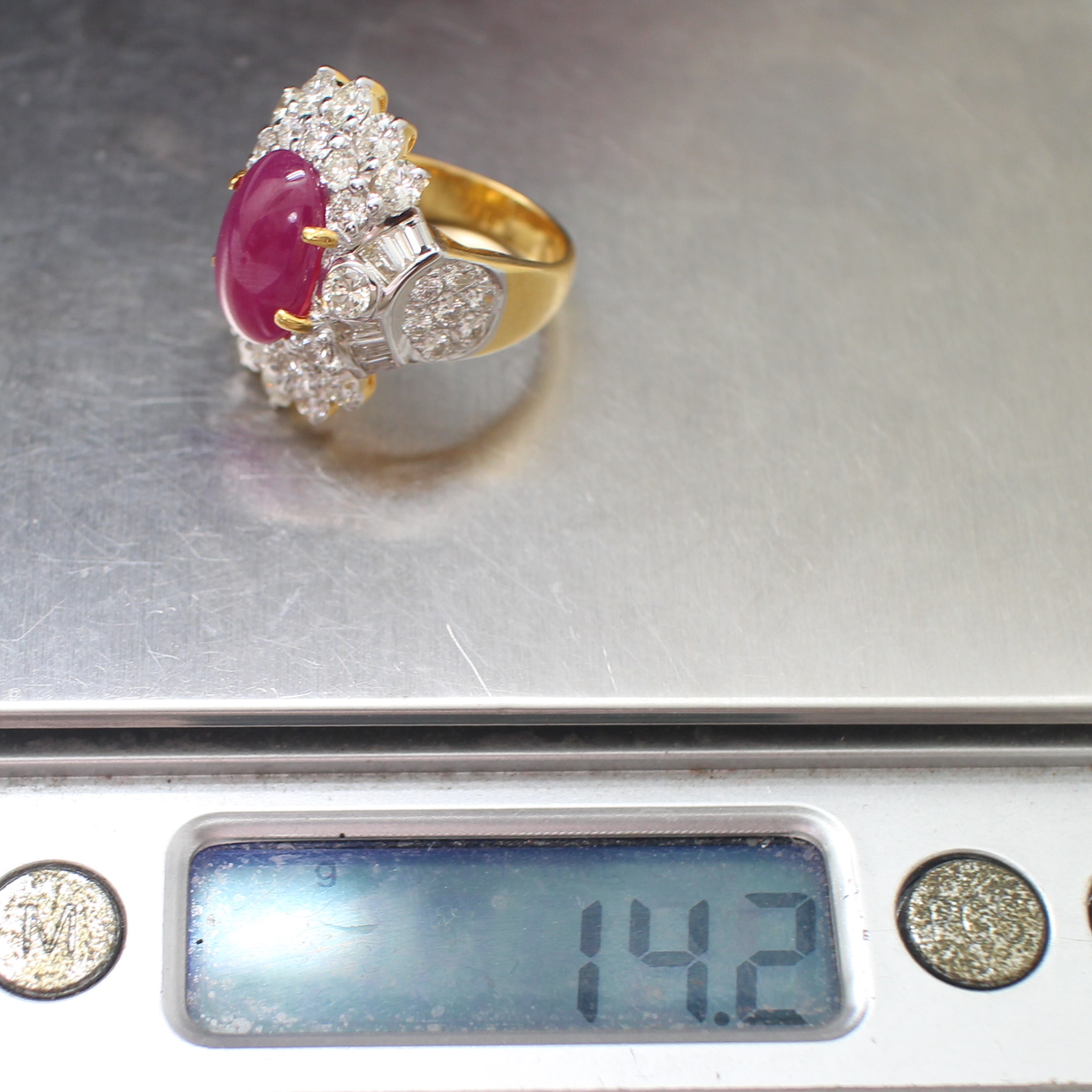 RG250214 แหวนทับทิมล้อมเพชร เพชรแท้ 8 เม็ด 1.20 กะรัต , 4 เม็ด 0.48 กะรัต , 10 เม็ด 0.70 กะรัต และ 14 เม็ด 0.56 กะรัต เพชรแทปเปอร์ 0.60 กะรัต เพชรรวม 3.54 กะรัต ทองแท้ 18k นน.รวม 14.2 กรัม ขนาดแหวน 54