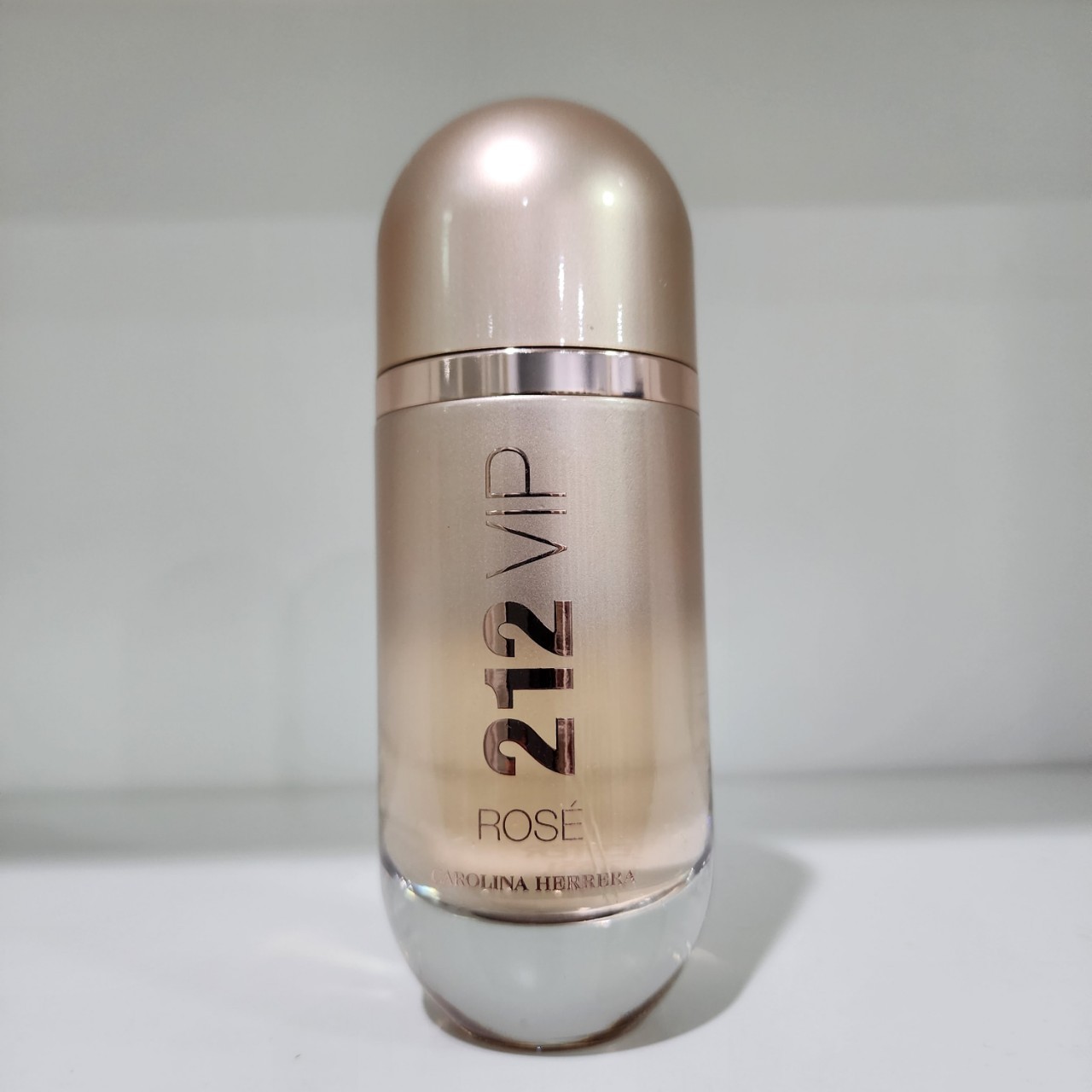 น้ำหอมแท้ Carolina Herrera 212 Vip Rose Edp 80ml อดีตกล่องขาวป้ายไทยตอนนี้โดนหมากัดขอคนไม่ซีเรียสตามรูป