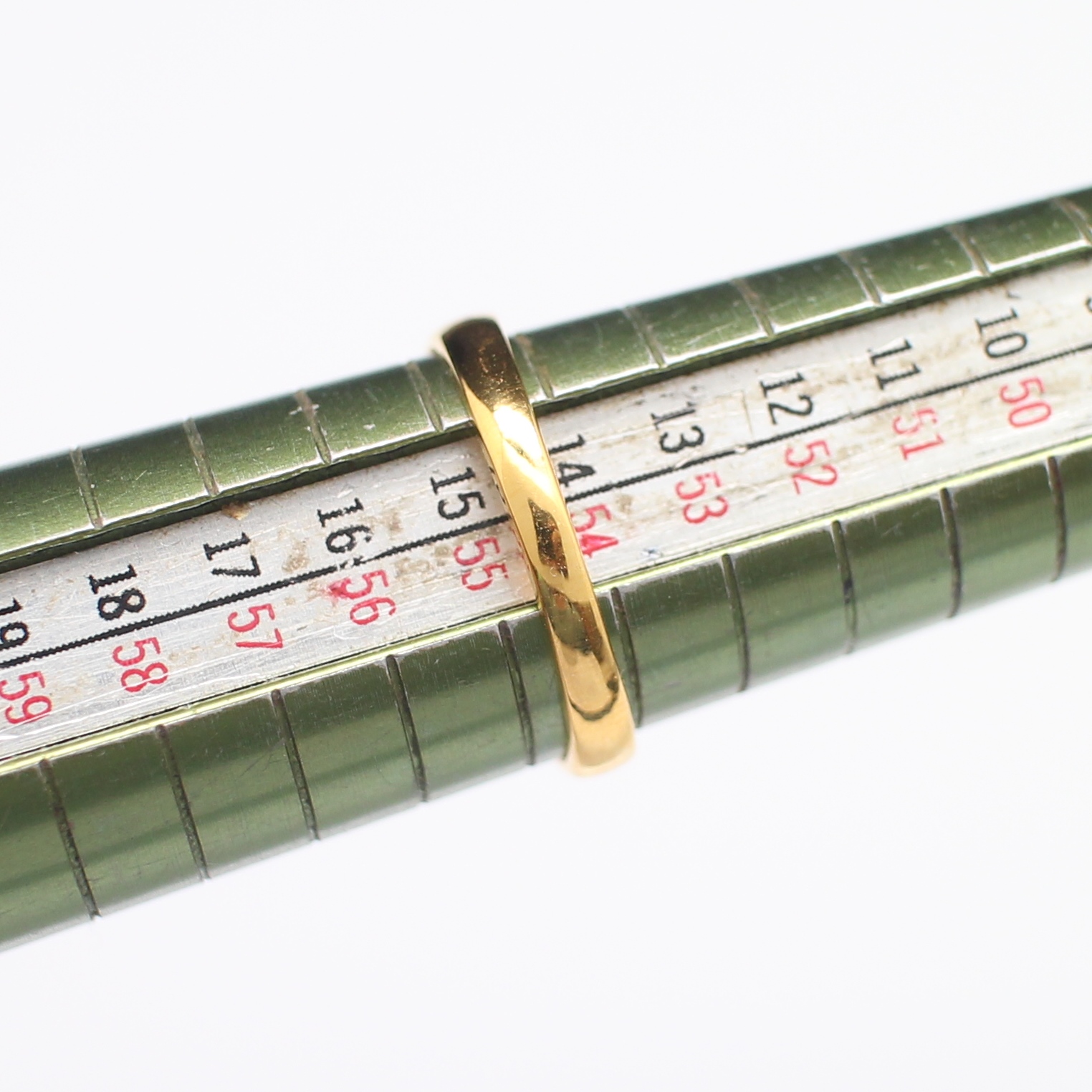 RG250074 แหวนมรกต ก้านแหวนฉลุลาย ทองแท้ 90% นน.รวม 4.1 กรัม ขนาดแหวน 54