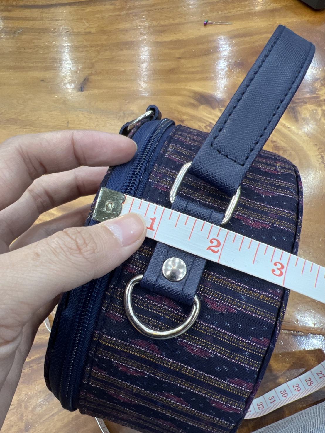 กระเป๋าถือ มัดหมี่ไหมแท้ พื้นสีน้ำเงิน รหัส GLA-BM-0621671407