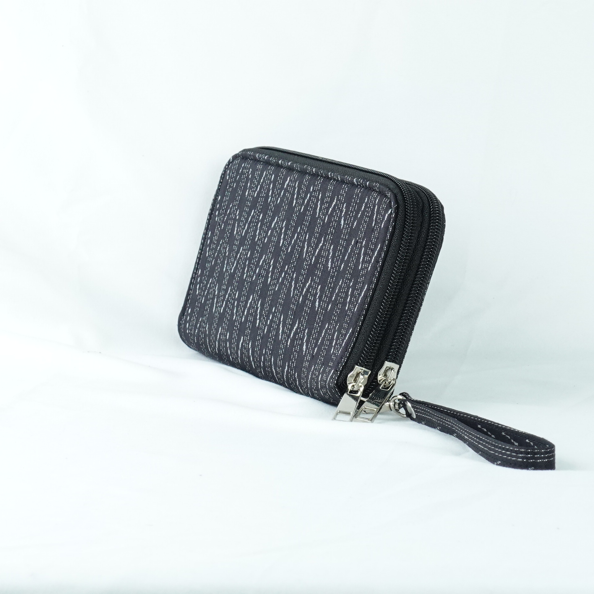 กระเป๋าเงินผ้าไหม ซิปรอบ2ซิป ขนาด 3x11x21ซม.พื้นสีดำ รหัส GM-TT-060568171