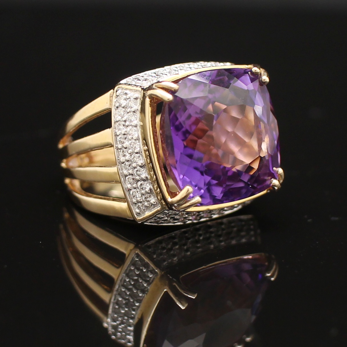 RG250592 แหวนอะเมทิสล้อมเพชร เพชรแท้ 0.68 กะรัต อะเมทิส 15.2 กะรัต ทองแท้ 9k นน.รวม 13.78 กรัม ขนาดแหวน 52