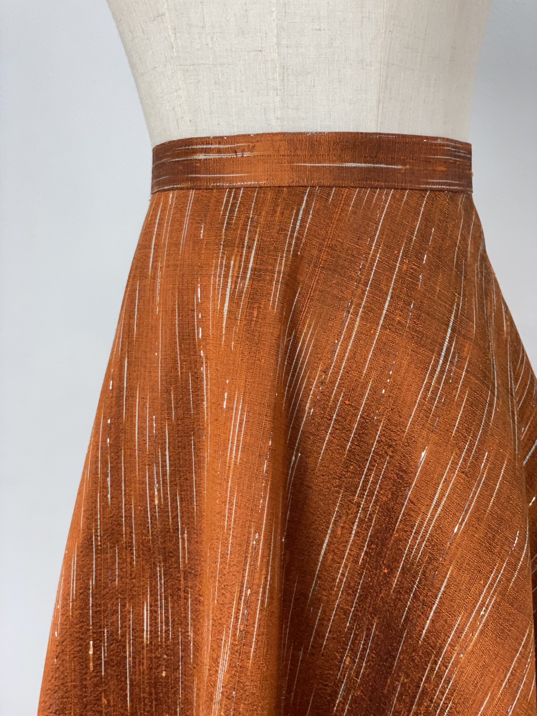 แบบตัดกระโปรงผ้าไหม (ไม่รวมผ้า) chobmai x ARW รหัส CUT-ARW02136109