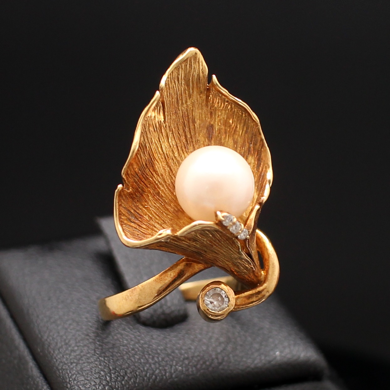 RG250233 แหวนใบไม้ประดับมุก เพชรแท้ 4 เม็ด 0.10 กะรัต ทองแท้ 18k นน.รวม 7.9 กรัม ขนาดแหวน 51