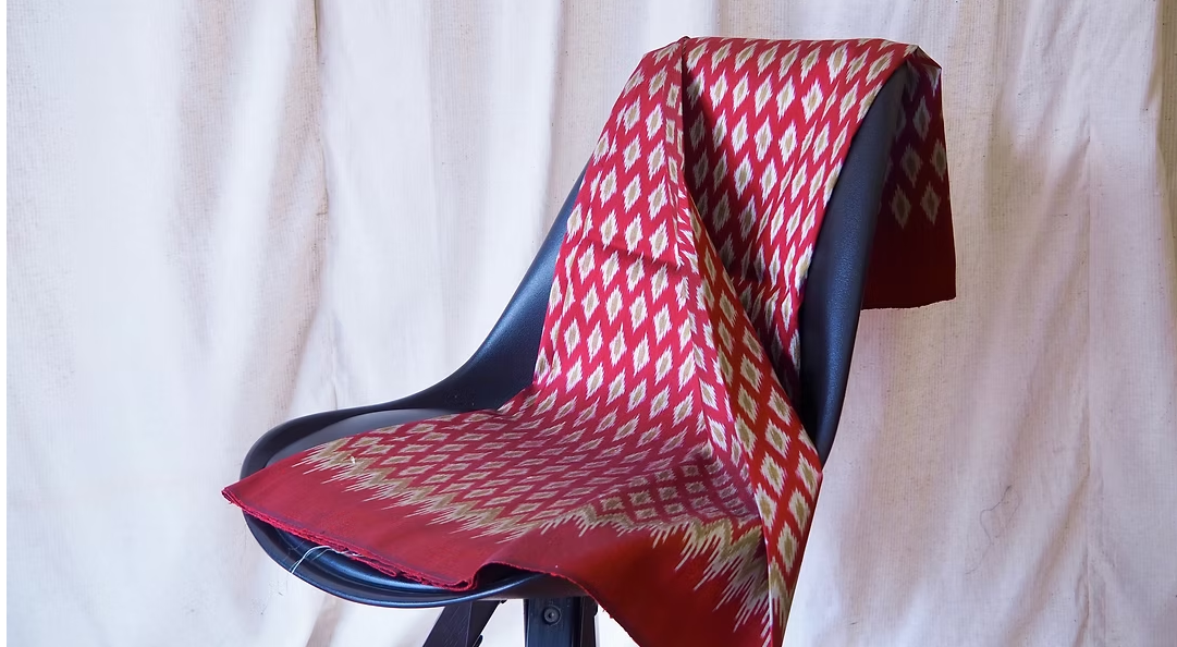 ซิ่น ผ้าไหมมัดหมี่ ไหมบ้าน ขนาด 1x2หลา พื้นสีแดง รหัส CISP-CT-0613685