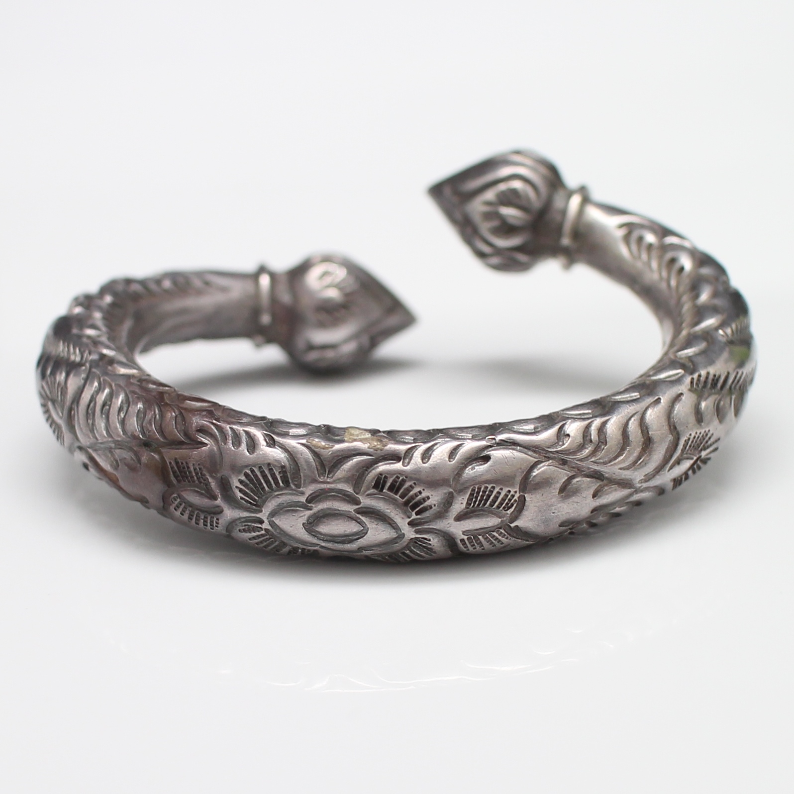 SI0004 กำไลเงินหัวบัว เงินแท้ 92.5 % นน. 29.5 กรัม เส้นผ่านศูนย์กลาง 5.5 cm.