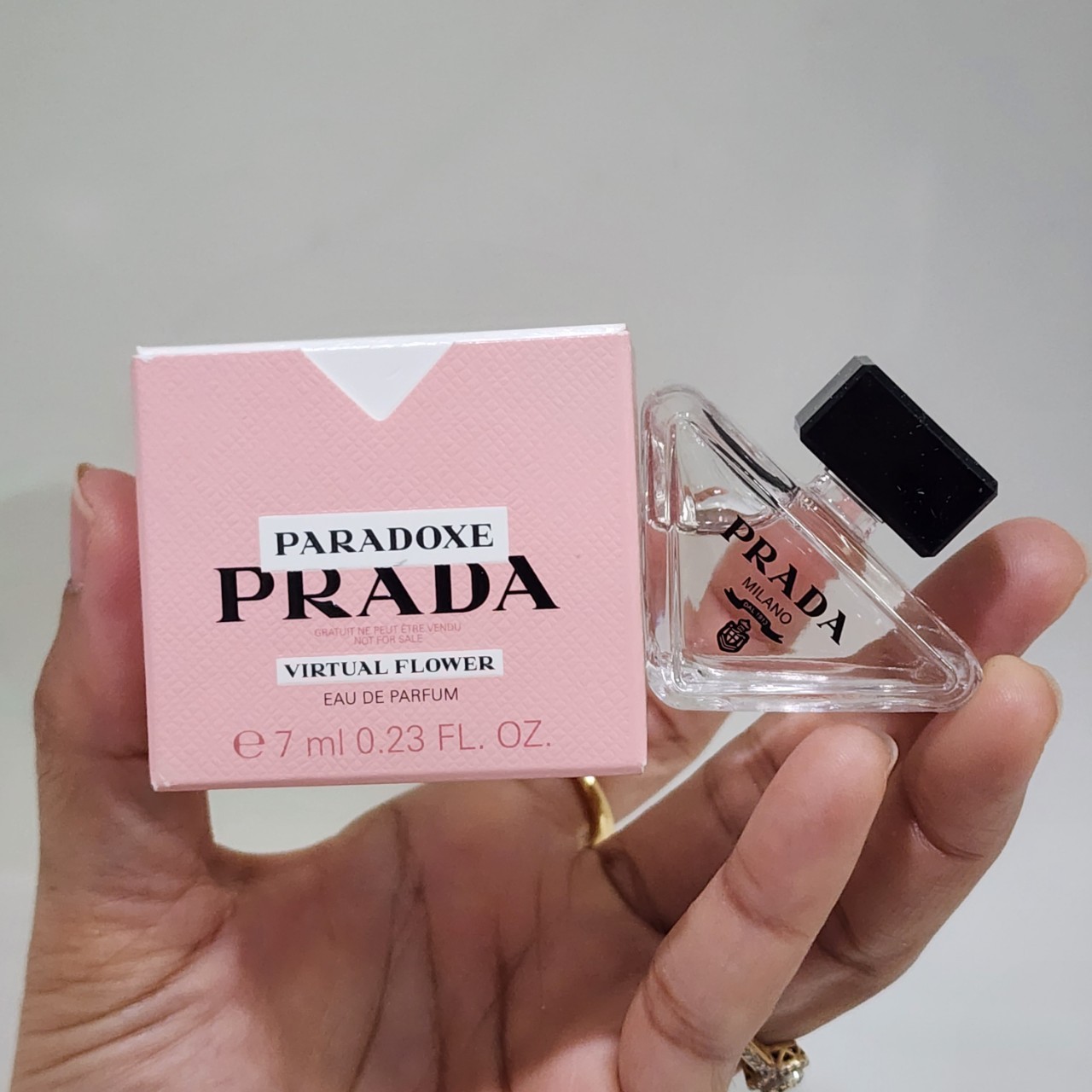 น้ำหอมจิ๋วมินิ Prada Paradoxe Virtual Flower EDP 7ml New 2024 แบบแต้มมีกล่อง ( Mini Perfume น้ำหอมขนาดพกพา) น้ำหอมจิ๋วมินิ ขวดน่ารัก ตั้งโชว์ก็สวย พกพาก็สะดวก หัวแต้มตามจุดชีพจร