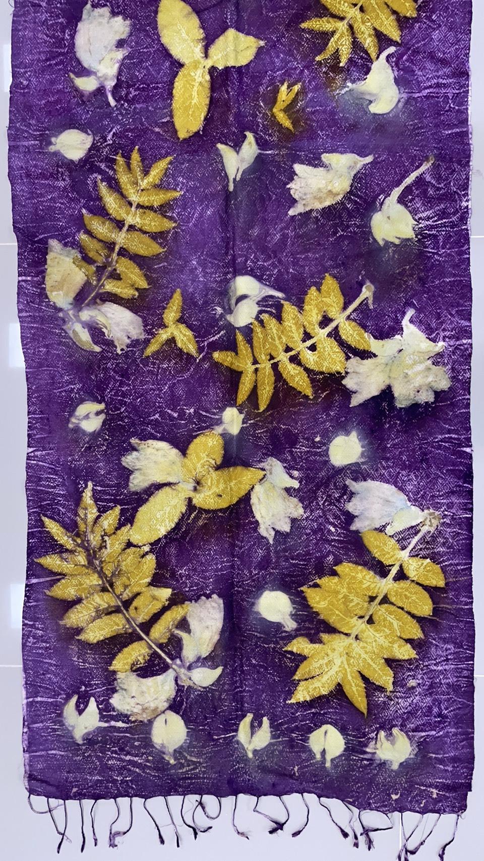 ผ้าคลุมไหล่ผ้าไหม Eco print เนื้อยกดอก มีชายครุย ขนาด 60x180ซม. สีม่วง รหัส ECO-82-1114683