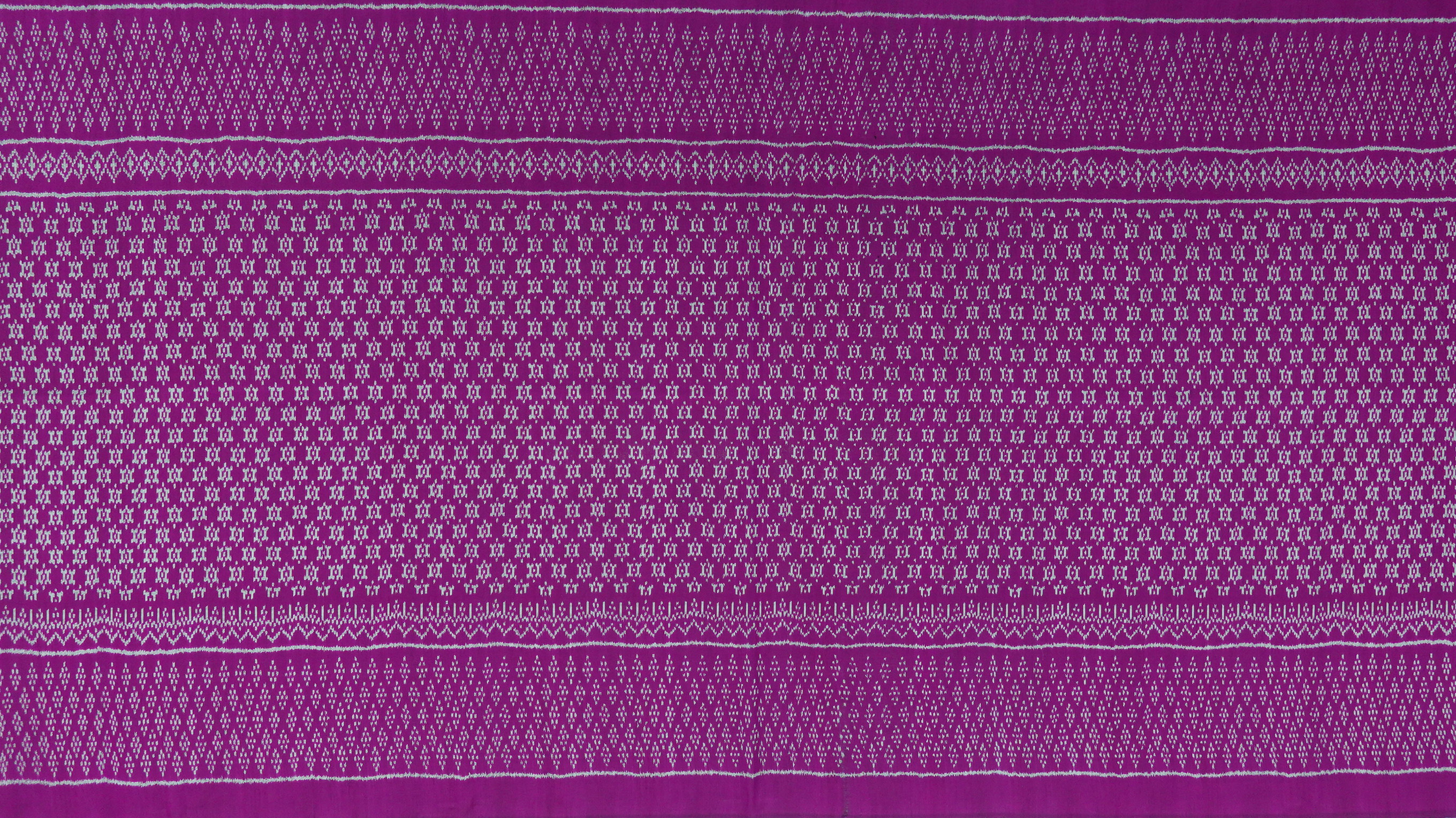 ซิ่น ผ้าไหมมัดหมี่ 3ตะกอ มีหน้านาง ขนาด 1x2เมตร ลายเต่าน้อย สีชมพู รหัส R2Q-ME-66-033168141