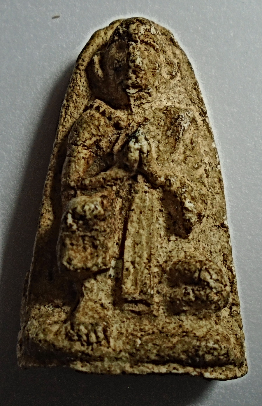 พระผงเก่ารูปเหมือนลพ.โอภาสีหลังฝังพลอย ไม่ทราบที่