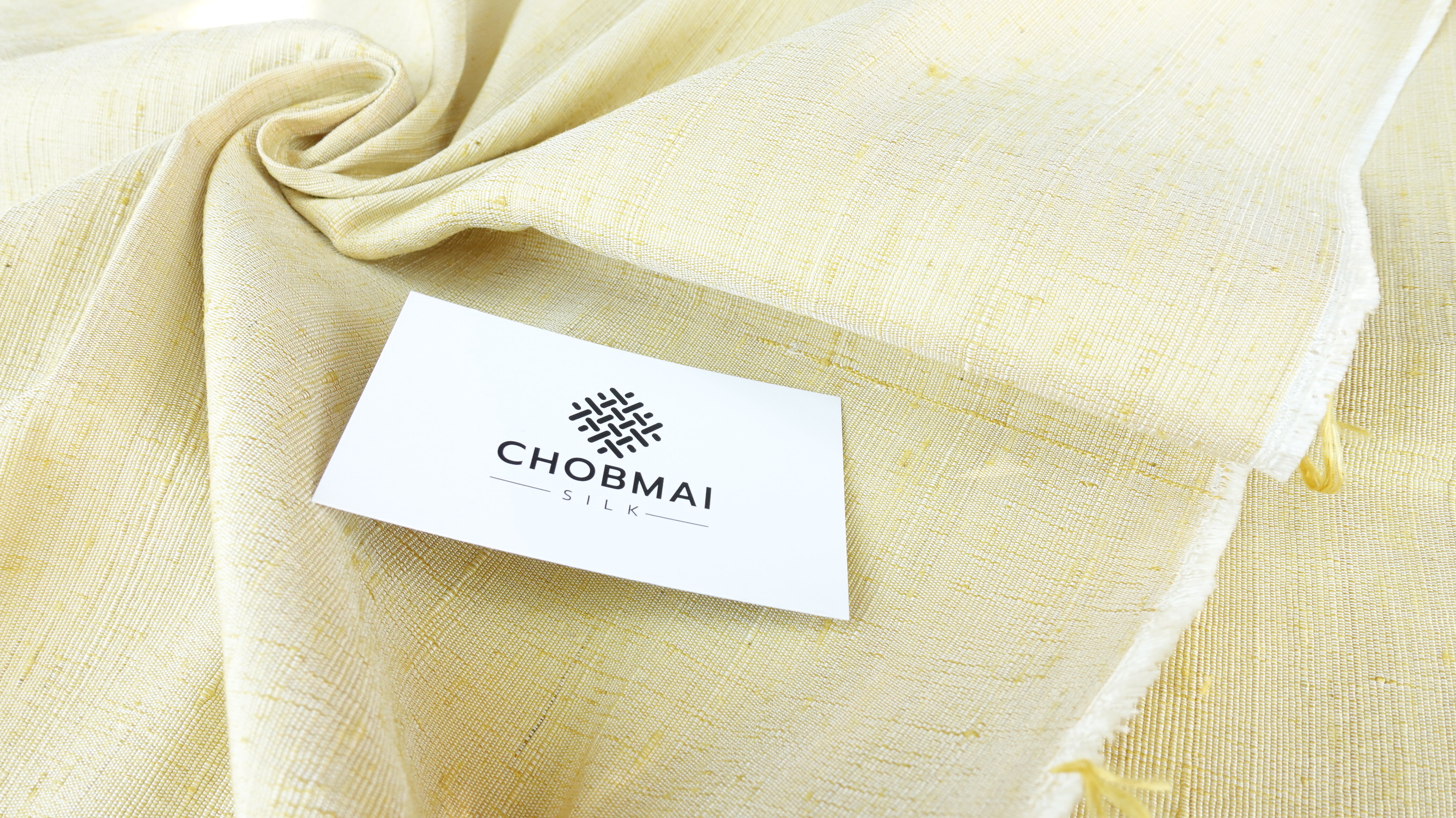 ผ้าไหมสีพื้น ไหมลืบเนื้อหยาบหนา ไหมแท้มีขี้ไหม สีธรรมชาติ สีเหลืองอ่อน (ราคาต่อเมตร) รหัส D-76-P4474