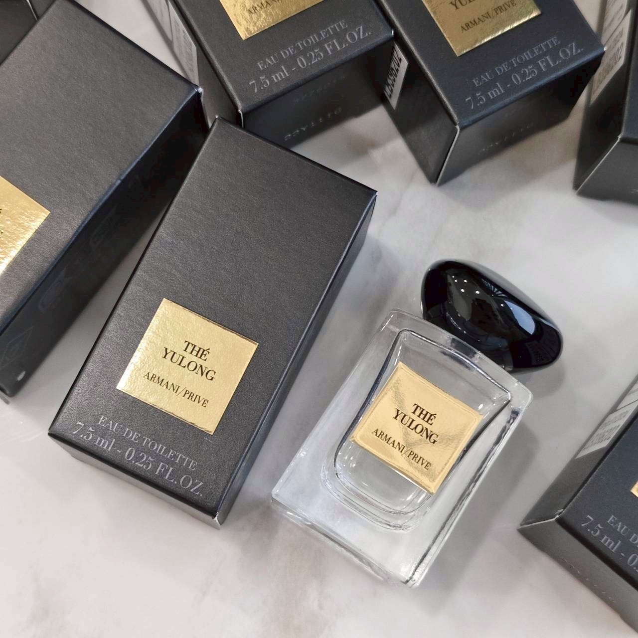 น้ำหอมจิ๋วมินิ Giorgio Armani Prive The Yulong EDT 7.5ml แบบแต้มมีกล่อง ( Mini Perfume น้ำหอมขนาดพกพา) น้ำหอมจิ๋วมินิ ขวดน่ารัก ตั้งโชว์ก็สวย พกพาก็สะดวก หัวแต้มตามจุดชีพจร