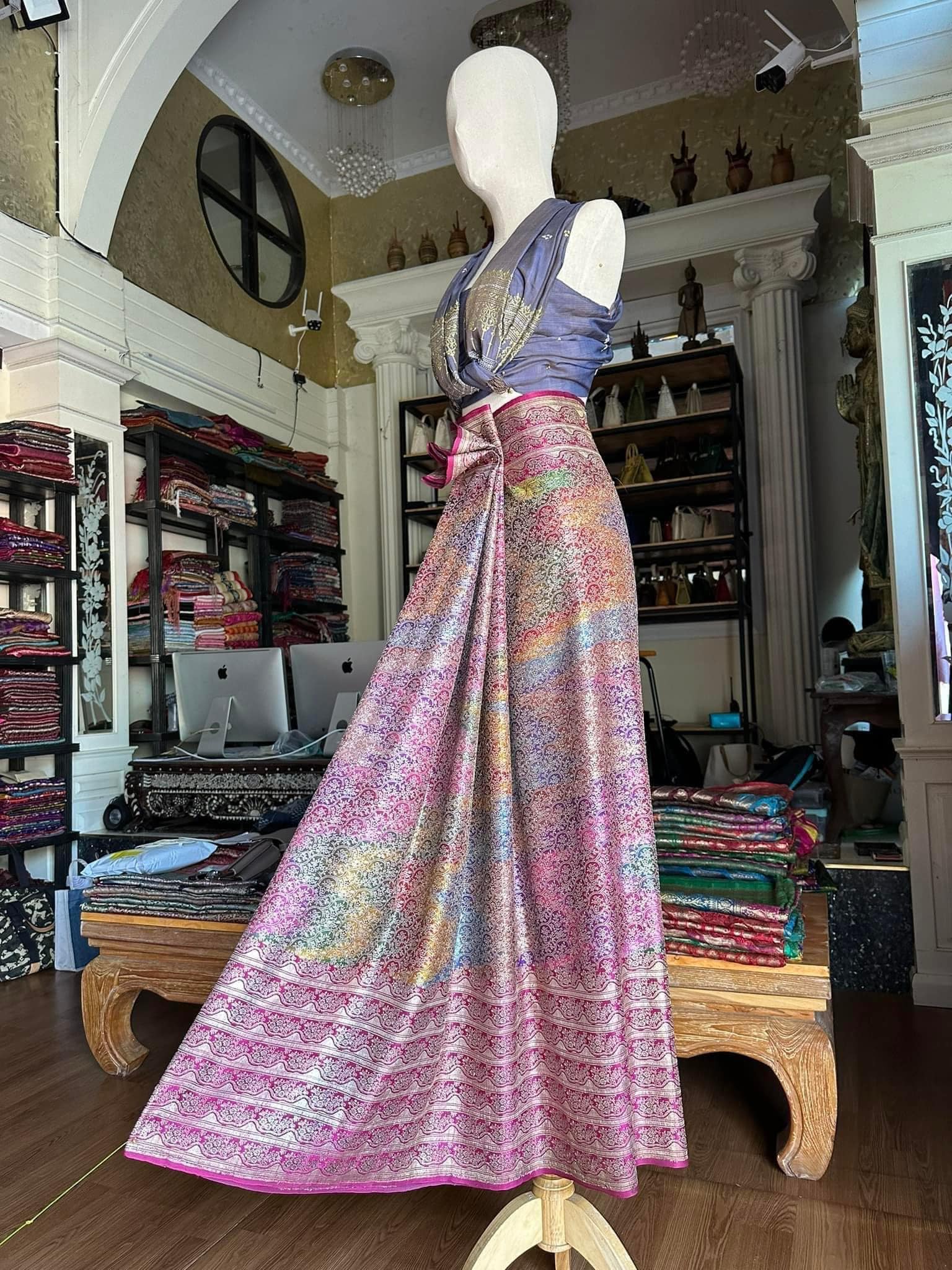 ซิ่น ผ้าปาโตล่า เส้นยืนไหมแท้ ขนาด 114x220ซม. สีคละสี รหัส N9-SIL-GN2