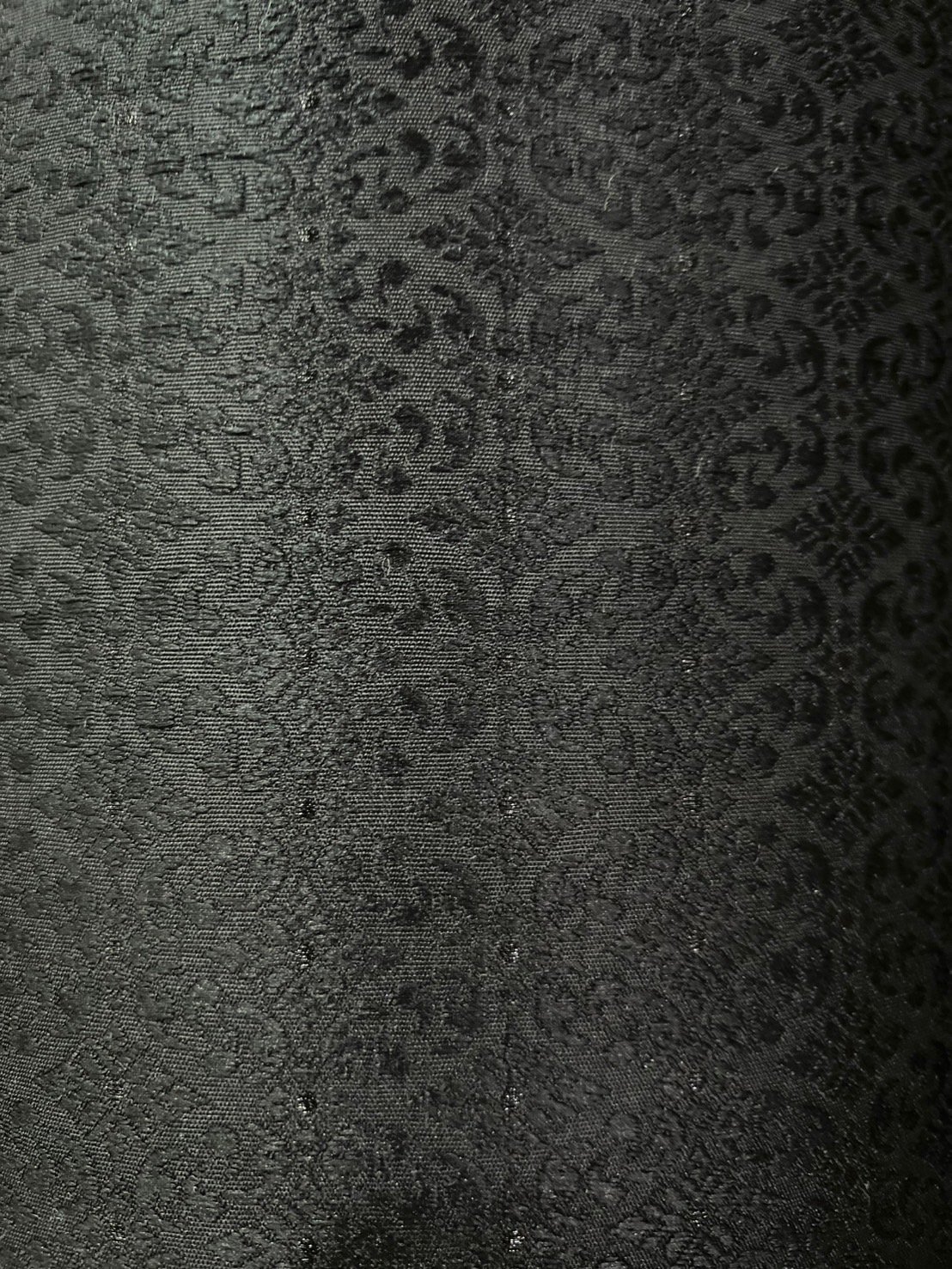 (ผ้าชุด)ผ้าไหมยกดอกลำพูน ยกดอกดิ้นเงิน ขนาด 1.02x4.40เมตร ลายดารากัลยา พื้นสีดำ รหัส N90-29-TR0522