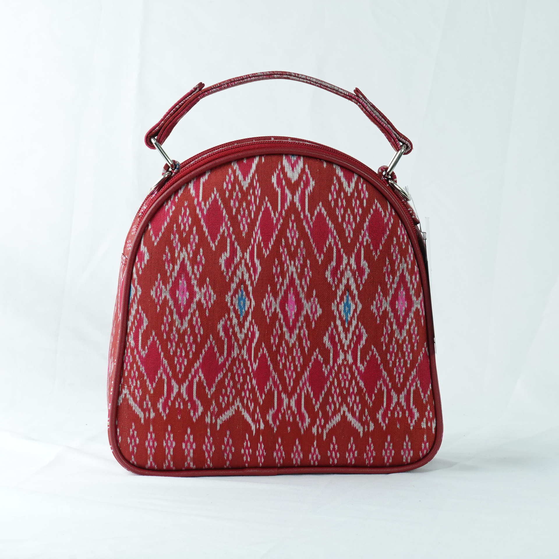 กระเป๋าถือไหมแท้ทรงโดมหลังเต่า พร้อมสายสะพาย ขนาด 8x21x21 ซม. ความสูงหูจับ 7 ซม. สีแดง รหัส GO-TT-060468149