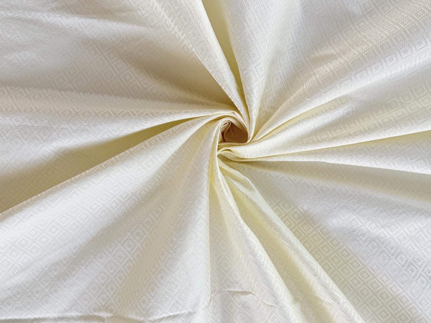 ผ้าไหมยกดอกลูกแก้ว สีพื้น ผ้าไหมแท้ 5ตะกอ สีครีมงาช้าง ไม่อาบน้ำยา ขายตามความยาวหลา รหัส B1-NY-1007671