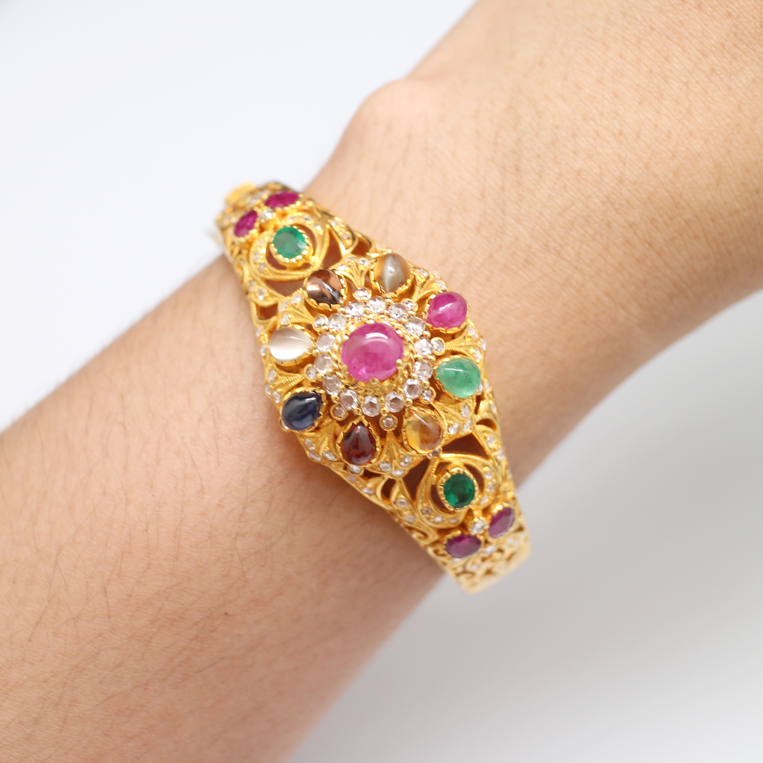 BL25096 กำไลนพเก้าฝังเพชรซีกลูกโลก ทองแท้ 90% นน.รวม 44 กรัม เส้นผ่านศูนย์ 5.5 ซม. งานสวยมากๆ