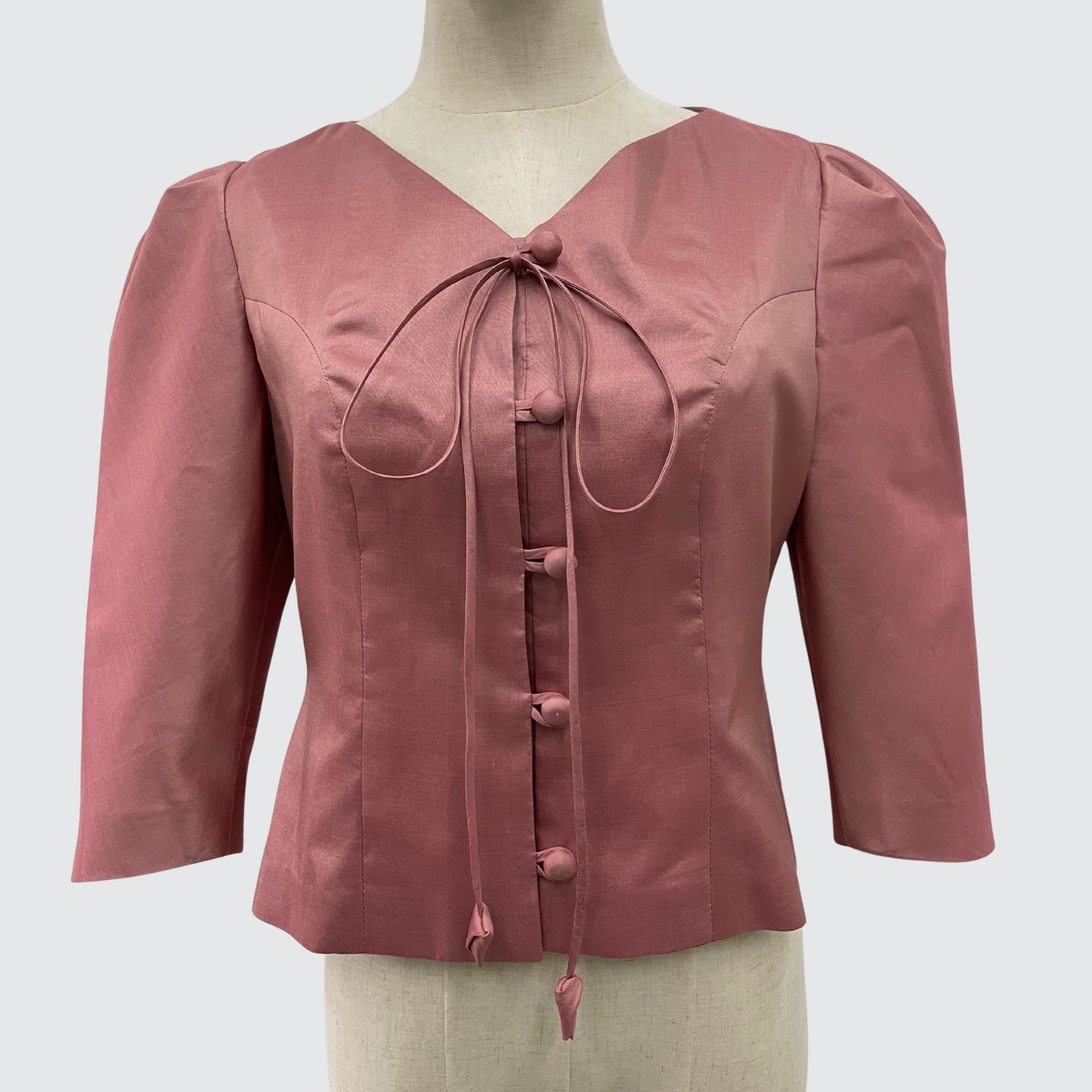 เสื้อแขนสามส่วน ตัดเย็บจากไหมสีพื้นเนื้อเรียบ ไหมแท้ 100% | ตัดเย็บตามรูปร่าง | เลือกผ้า ส่งไซส์ได้