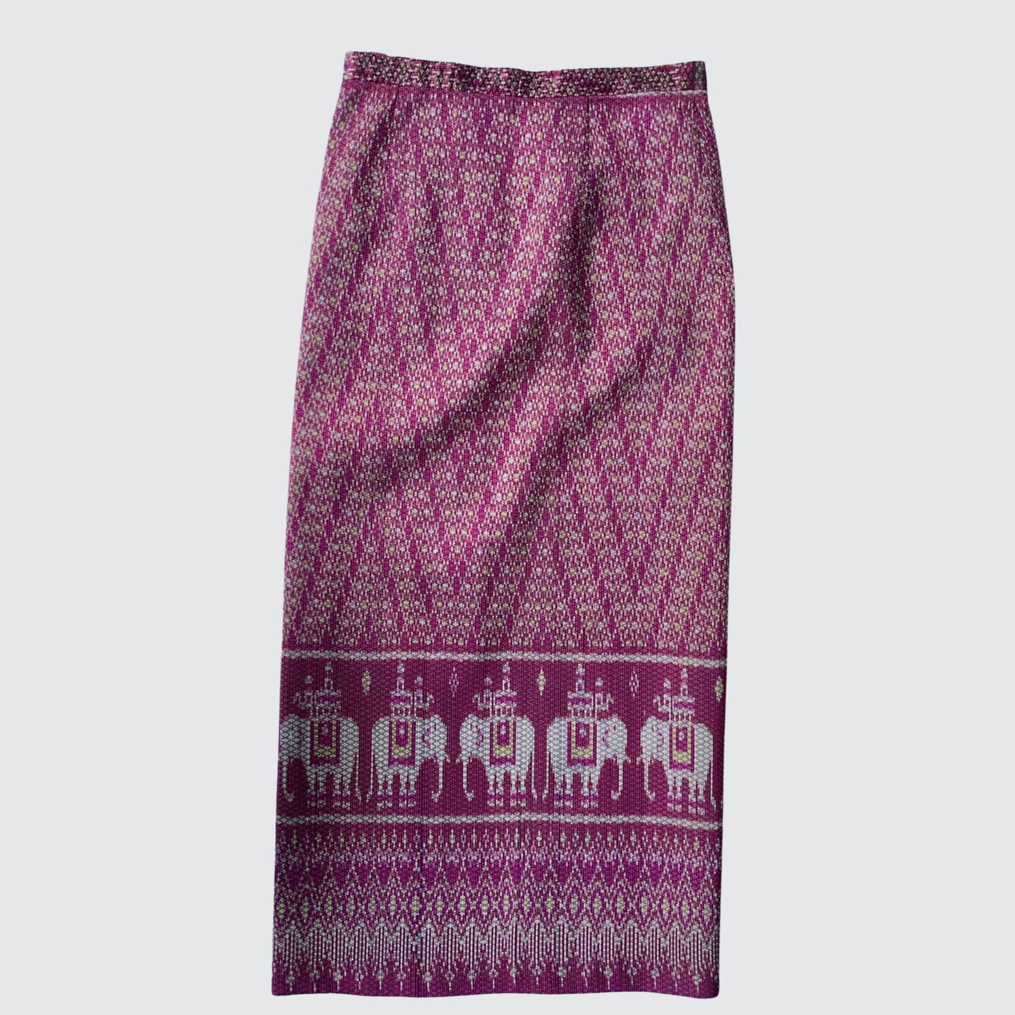 ผ้าถุงป้าย แบบเลื่อนตะขอตามไซส์ หน้านางข้าง ลายร้อยดาวเชิงช้าง สีชมพูอมม่วง รหัส WM-PTS-100968144