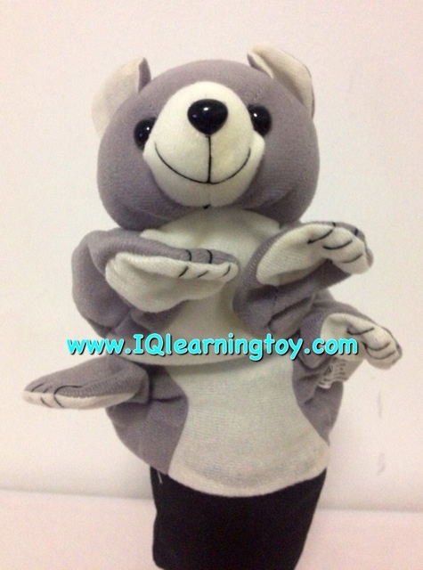 Bear-เป็นหุ่นมือตุ๊กตาหมี สอนคำศัพท์ โดยที่ด้านหลังของหุ่นมือจะมีการสกรีนคำศัพท์ภาษาไทย-อังกฤษ เป็นสืื่อการสอนที่ดี ช่วยให้สนุกสนานขึ้นค่ะ