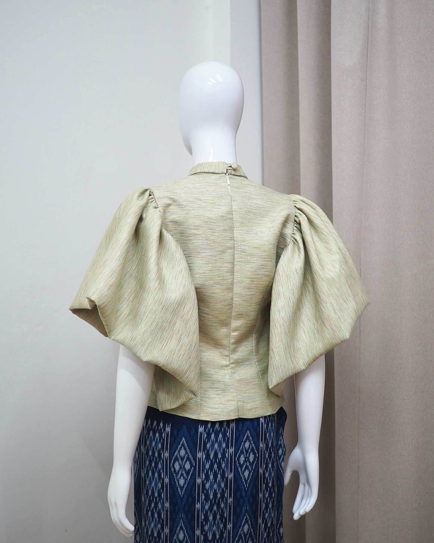 แบบตัด เสื้อผ้าไหมแขนสั้น (ไม่รวมผ้า) ตามแบบ รหัส CUT-51-0121682