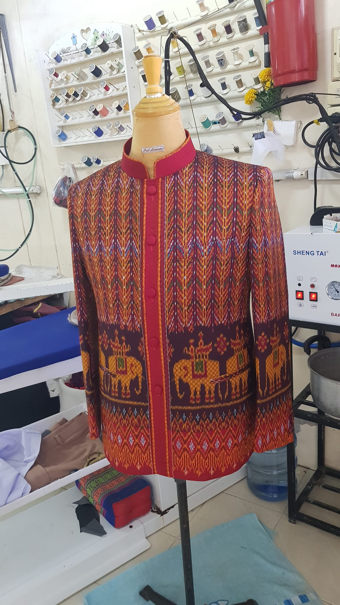 แบบตัด สูทพระราชทานชาย ผ้าไหม (ไม่รวมผ้า) chobmai x ARW รหัส CUT-ARW-0519671