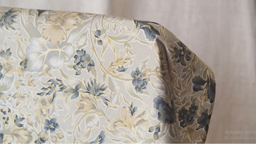 ผ้าพันคอไหมพิมพ์ลาย สี่เหลี่ยมจัตุรัส ขนาด 100x87ซม.ลายดอกไม้ พื้นสีขาว รหัส ZTG-CT-103349