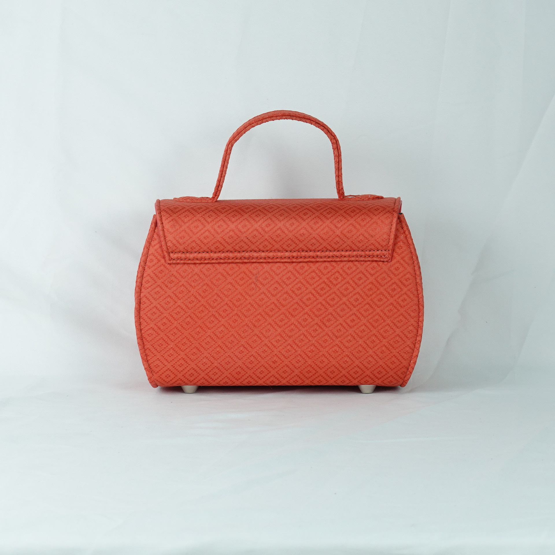 กระเป๋าถือผ้าไหมทรงกล่องฝาพับ ขนาด 21x13x10ซม.ความสูงหูจับ 7ซม. สีส้ม รหัส GLA-TT-06036818