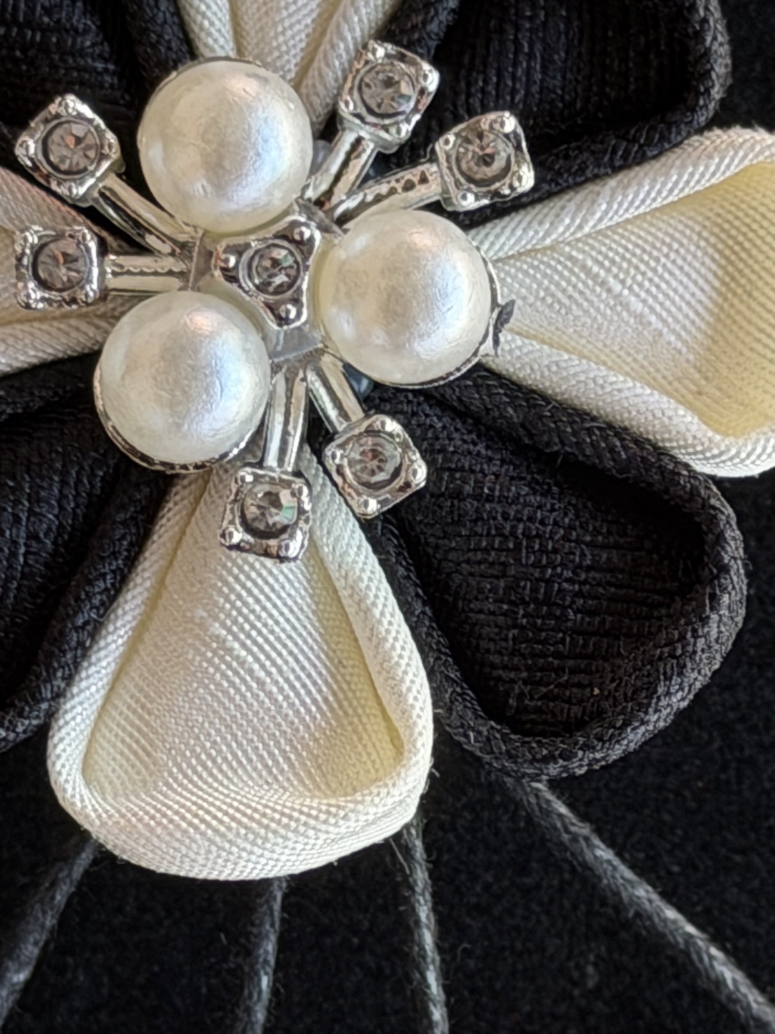 เข็มกลัดดอกมะลิ พวงระย้า ผ้าไหมแท้ (กลัดหน้าอก) GF-ME-1126682