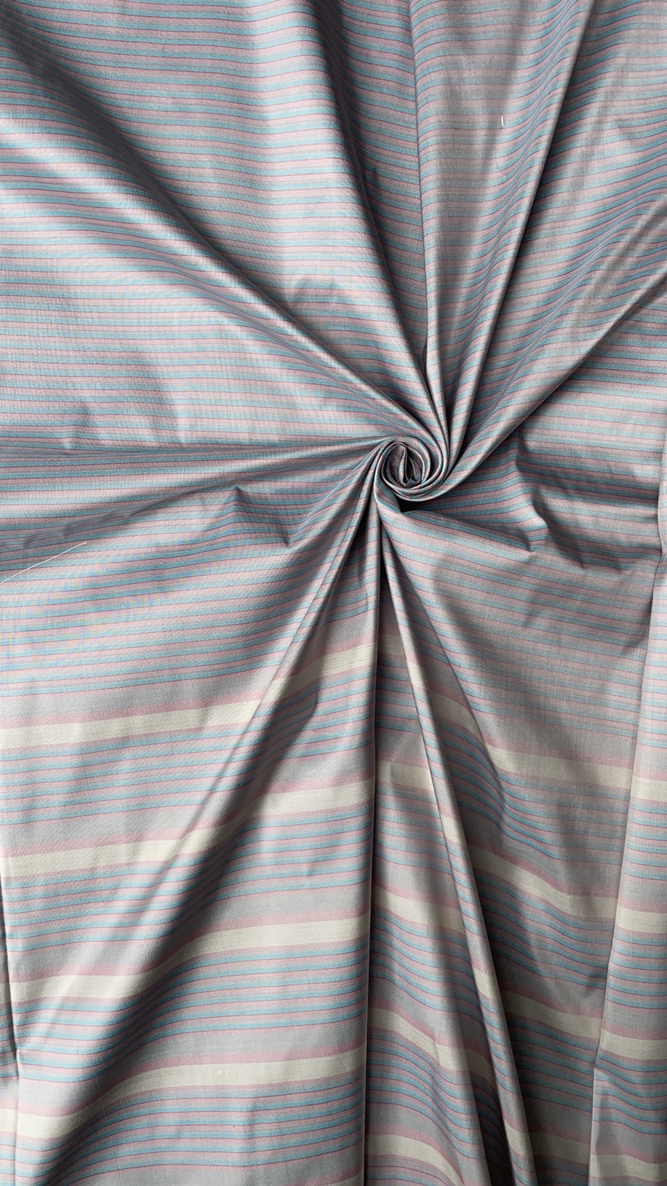 ซิ่น ผ้าไหมเนื้อเรียบแบบมีเชิง ไหมแท้ ขนาด 1x2เมตร ลายริ้ว สีเทาฟ้า รหัส B8-76-P4042