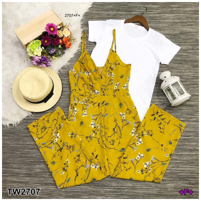 เซต 2 ชิ้นเสื้อยืดสีขาว+เอี้ยมกางเกงสายเดี่ยว ลายดอก TW2707